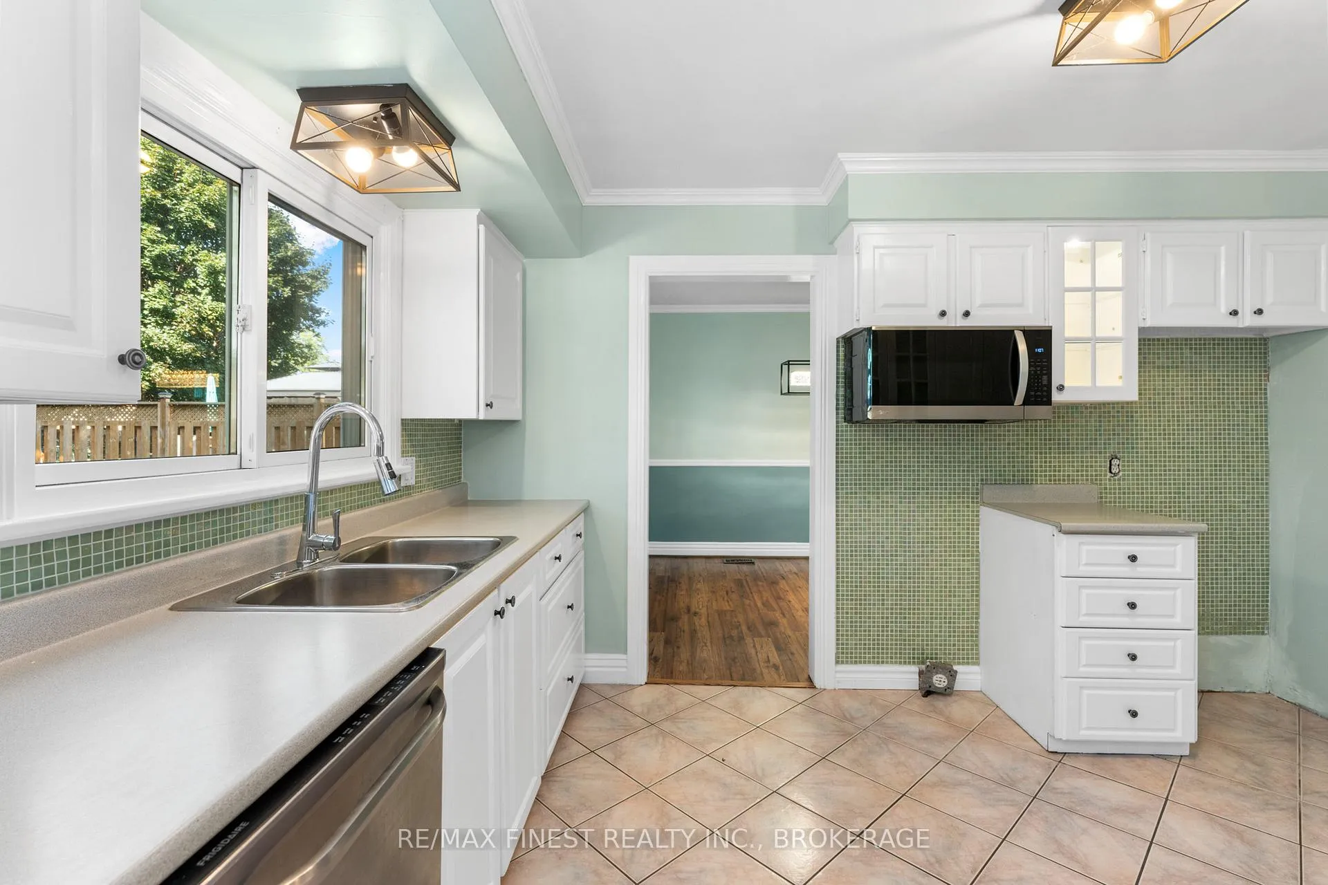 Photo 17 of 52 Windsor Drive, Brockville — HOMEH