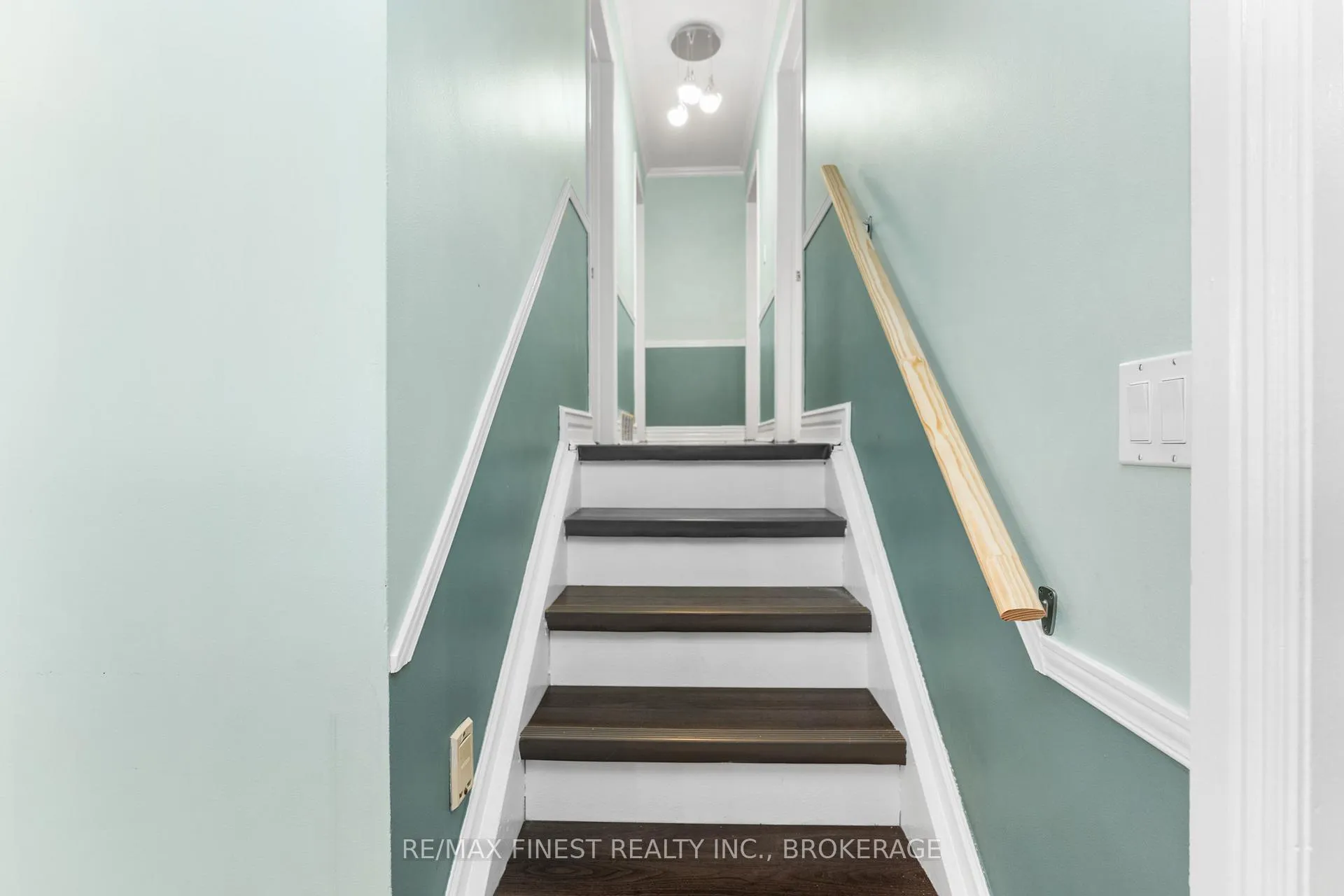 Photo 18 of 52 Windsor Drive, Brockville — HOMEH