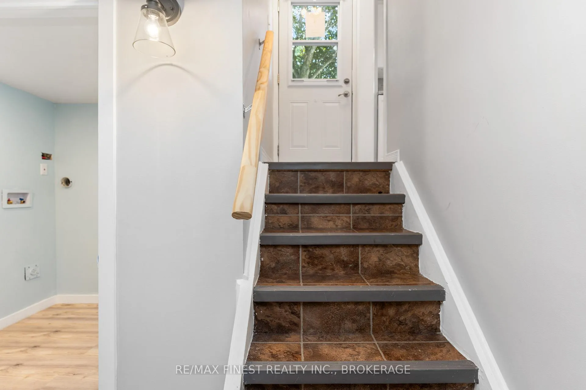 Photo 28 of 52 Windsor Drive, Brockville — HOMEH