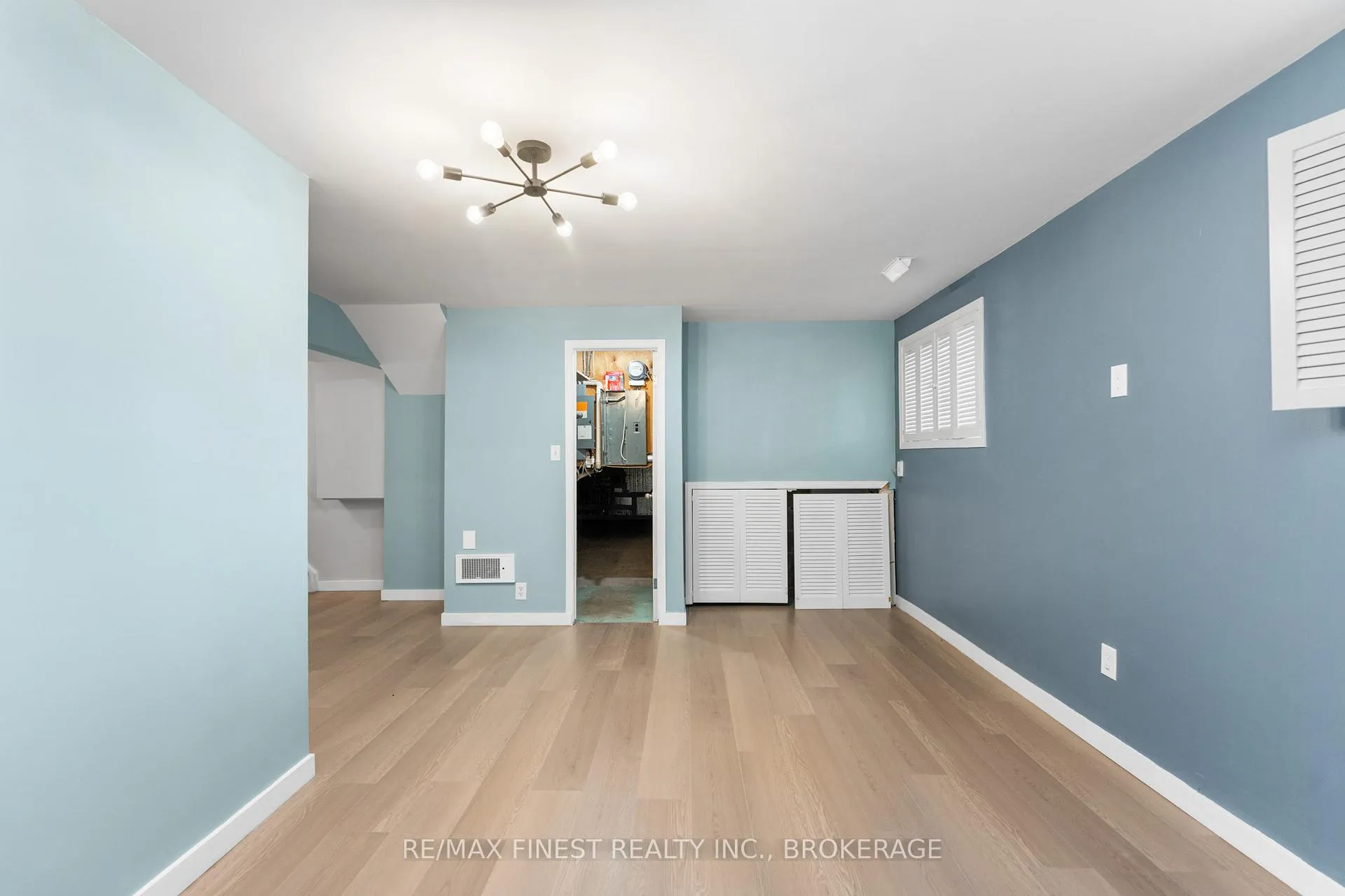 Photo 33 of 52 Windsor Drive, Brockville — HOMEH