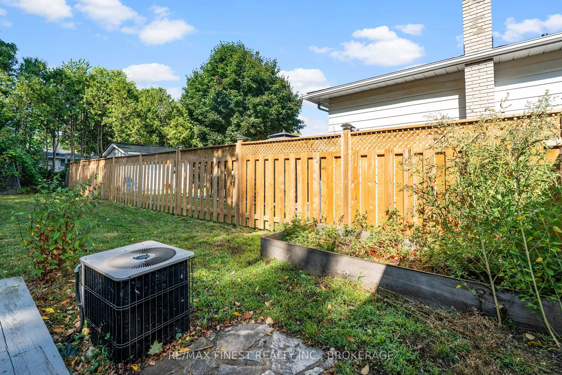 Photo 40 of 52 Windsor Drive, Brockville — HOMEH
