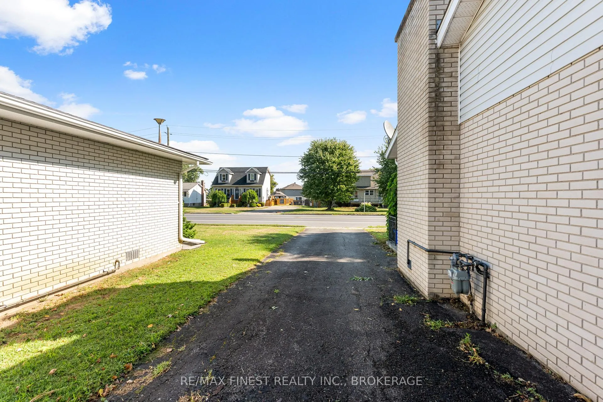 Photo 47 of 52 Windsor Drive, Brockville — HOMEH