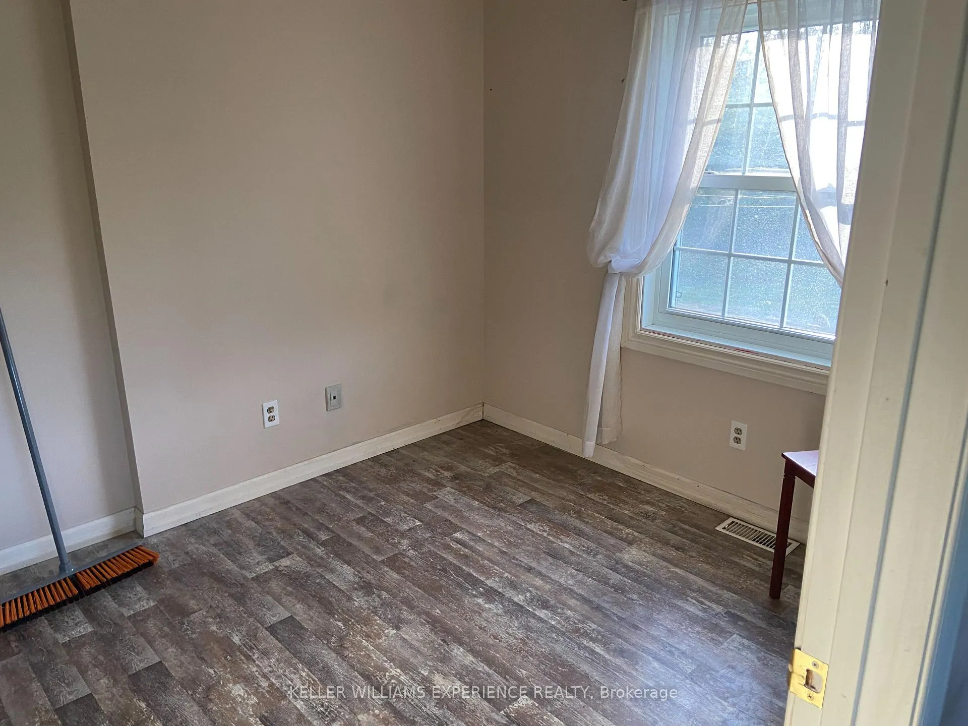 Photo 21 of 11153 522 Highway, Parry Sound Remote Area, Arnstein — HOMEH