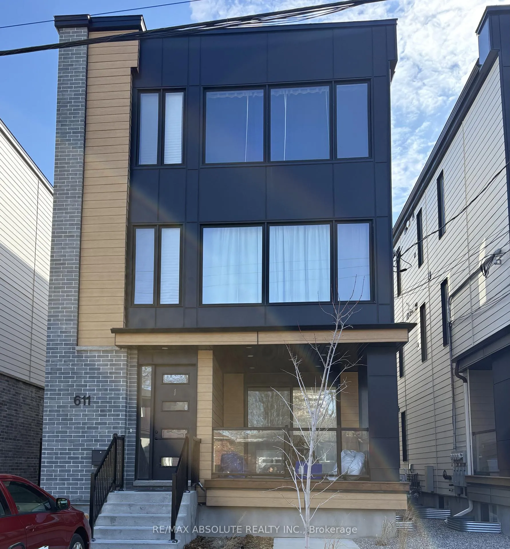 Front of 611 Parkview Road