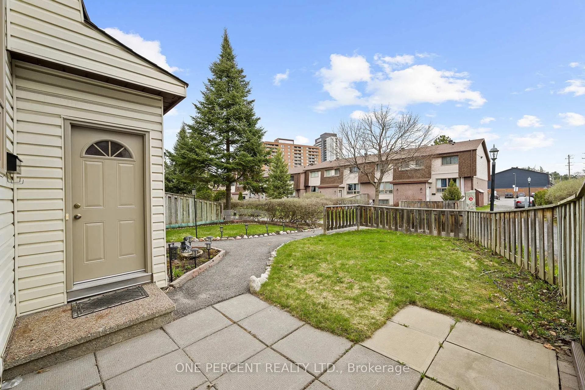 Photo 3 of Unit 11, 2640 Draper Avenue, Ottawa, Redwood Park — HOMEH
