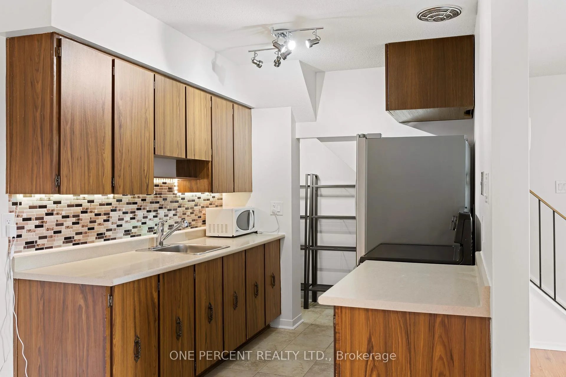 Photo 9 of Unit 11, 2640 Draper Avenue, Ottawa, Redwood Park — HOMEH