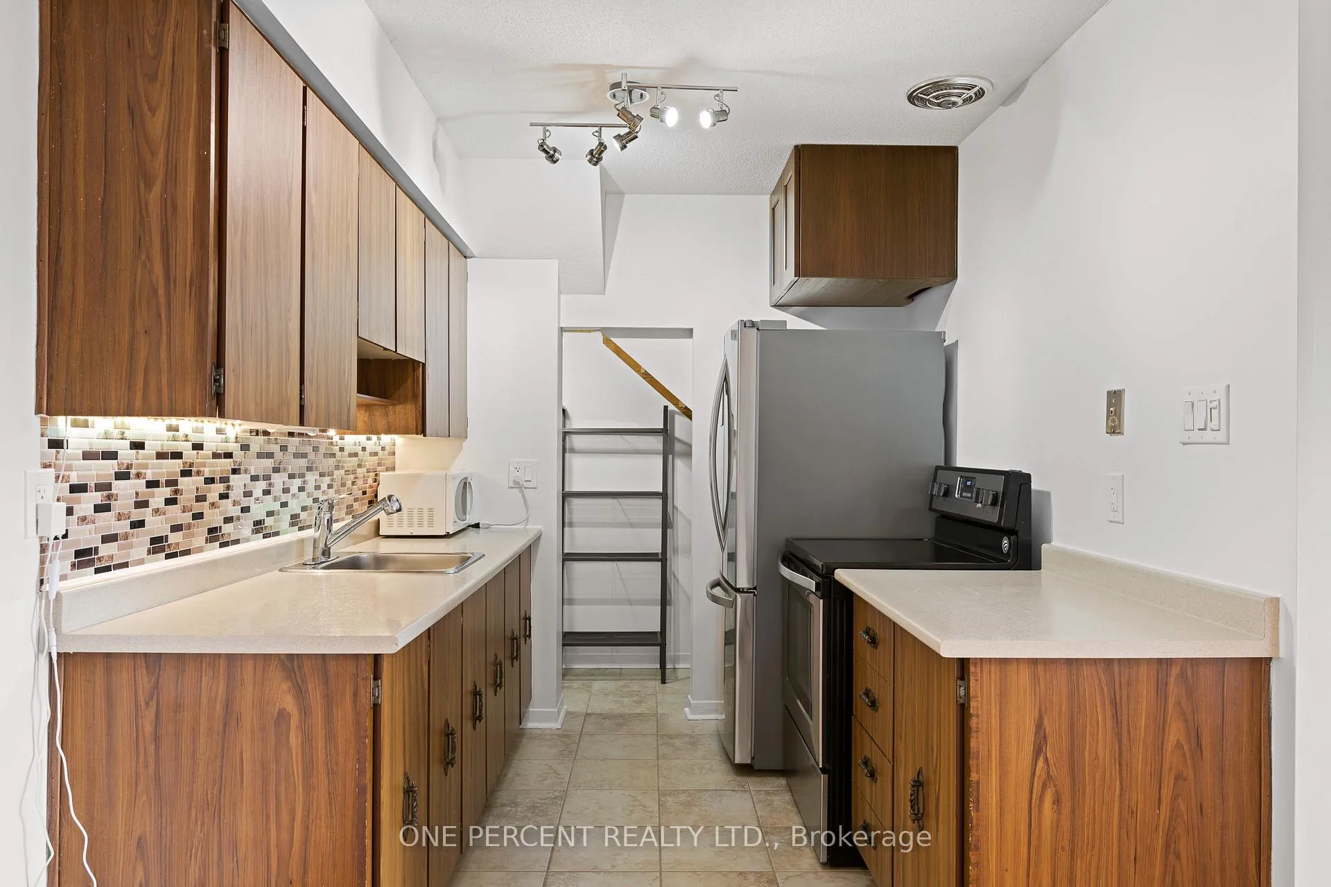 Photo 10 of Unit 11, 2640 Draper Avenue, Ottawa, Redwood Park — HOMEH