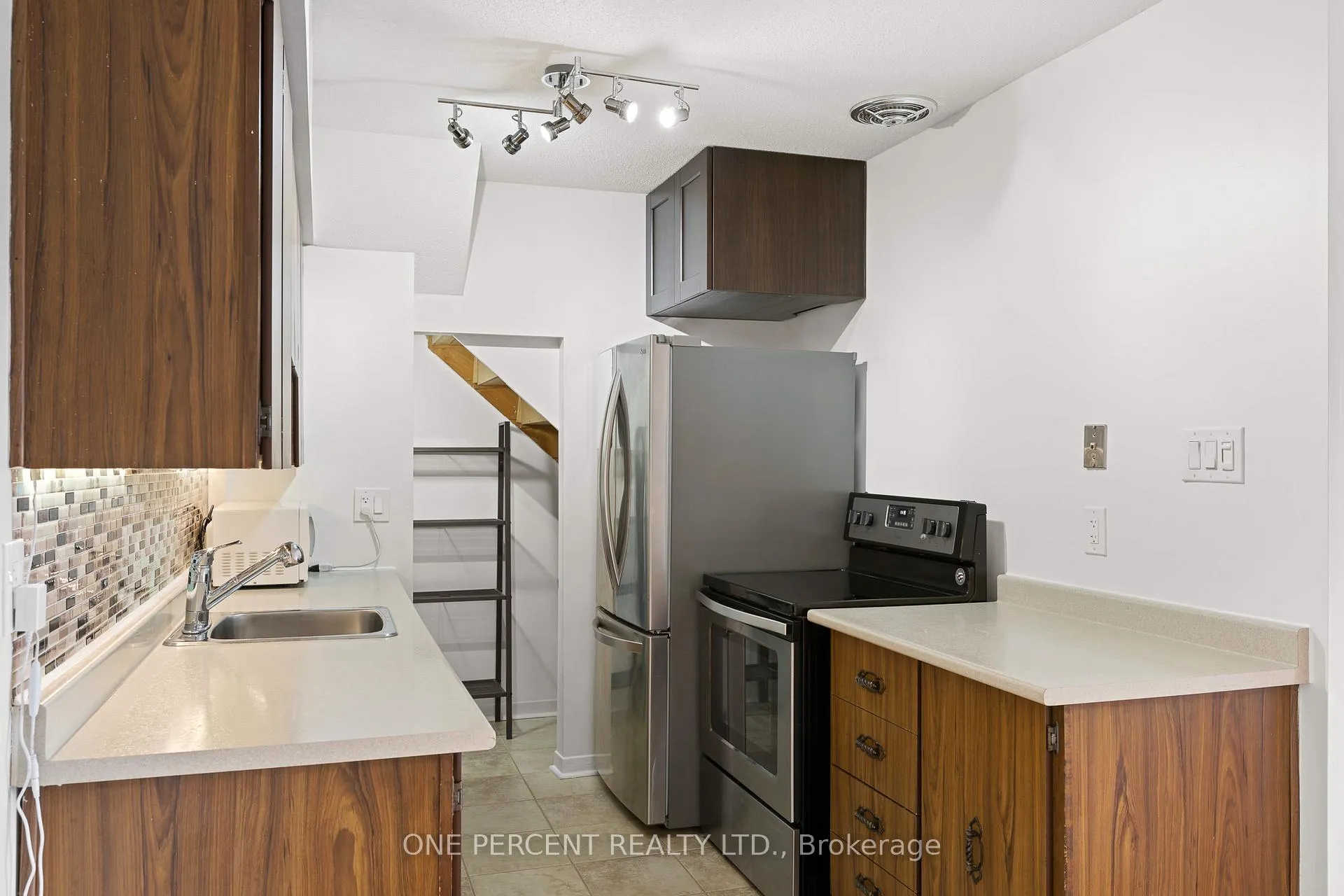 Photo 11 of Unit 11, 2640 Draper Avenue, Ottawa, Redwood Park — HOMEH