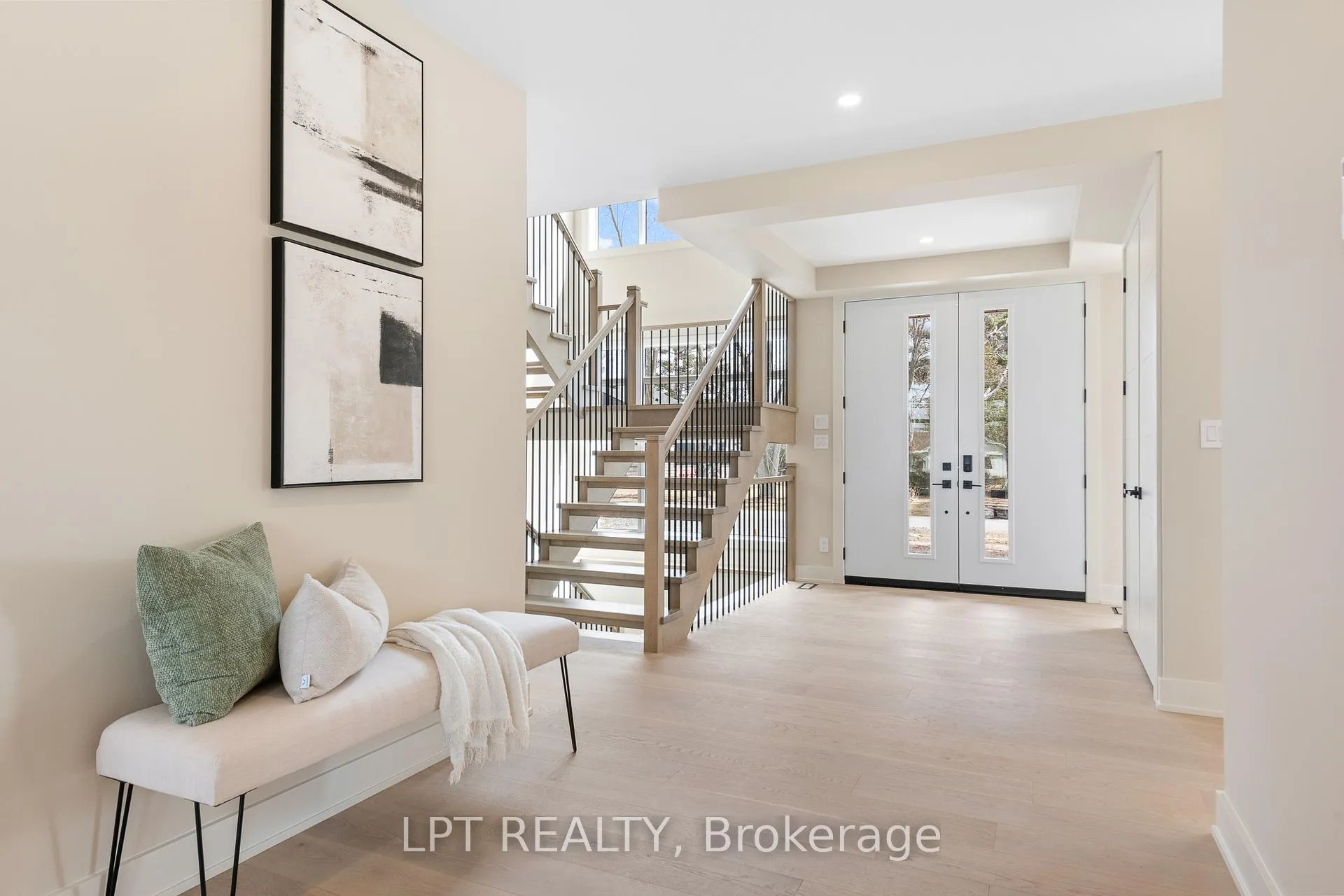 Photo 3 of 400 Ashbee Court, Ottawa, Manotick Village & Manotick Estates — HOMEH