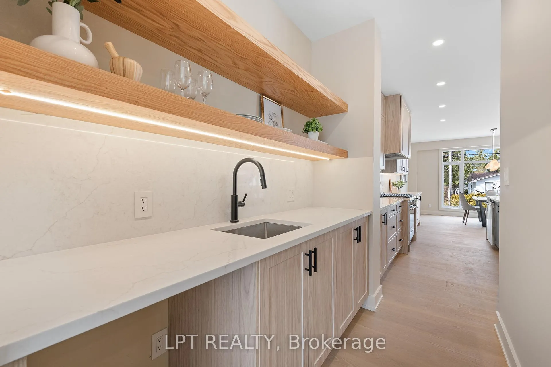 Photo 7 of 400 Ashbee Court, Ottawa, Manotick Village & Manotick Estates — HOMEH