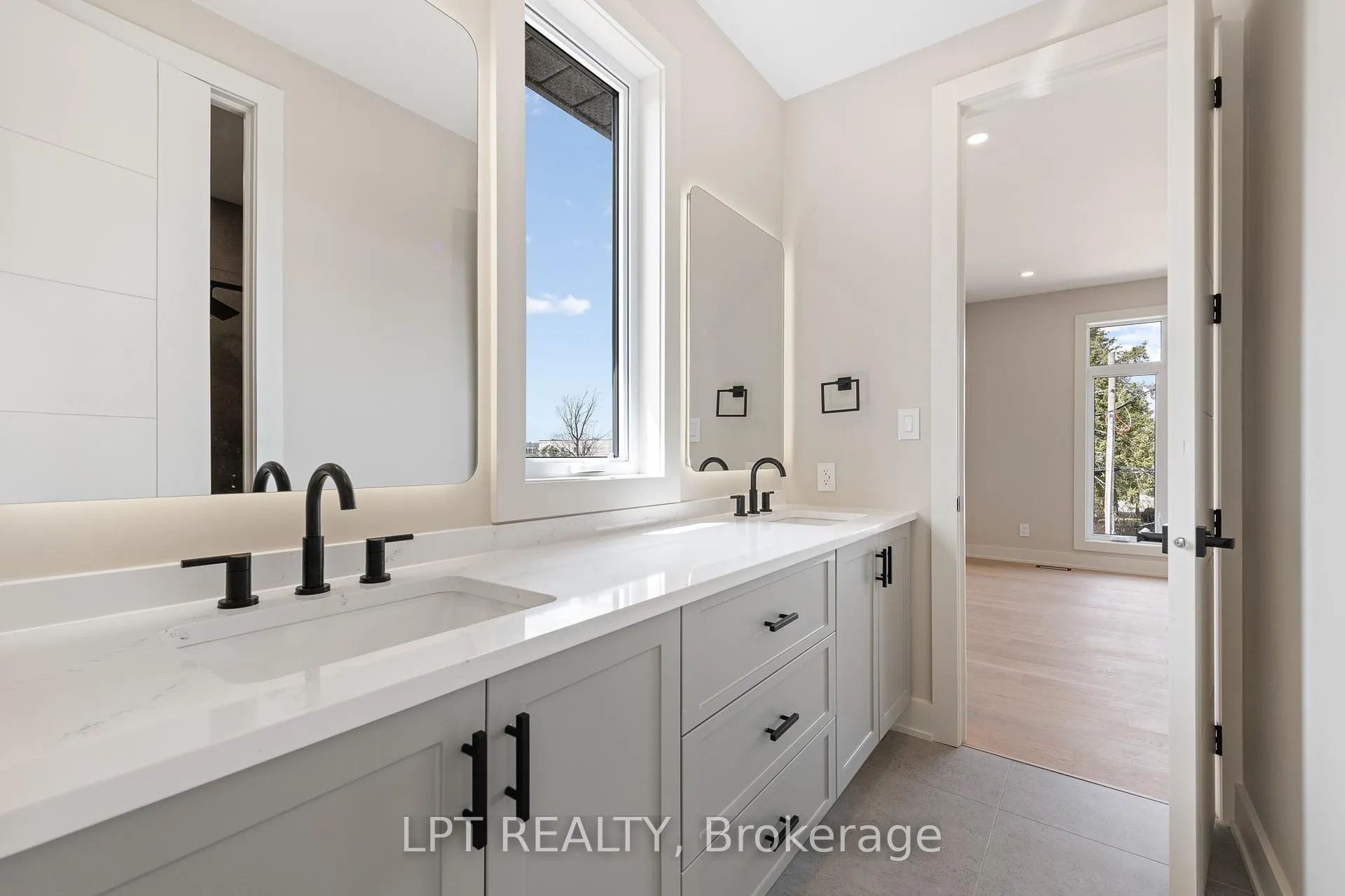 Photo 36 of 400 Ashbee Court, Ottawa, Manotick Village & Manotick Estates — HOMEH
