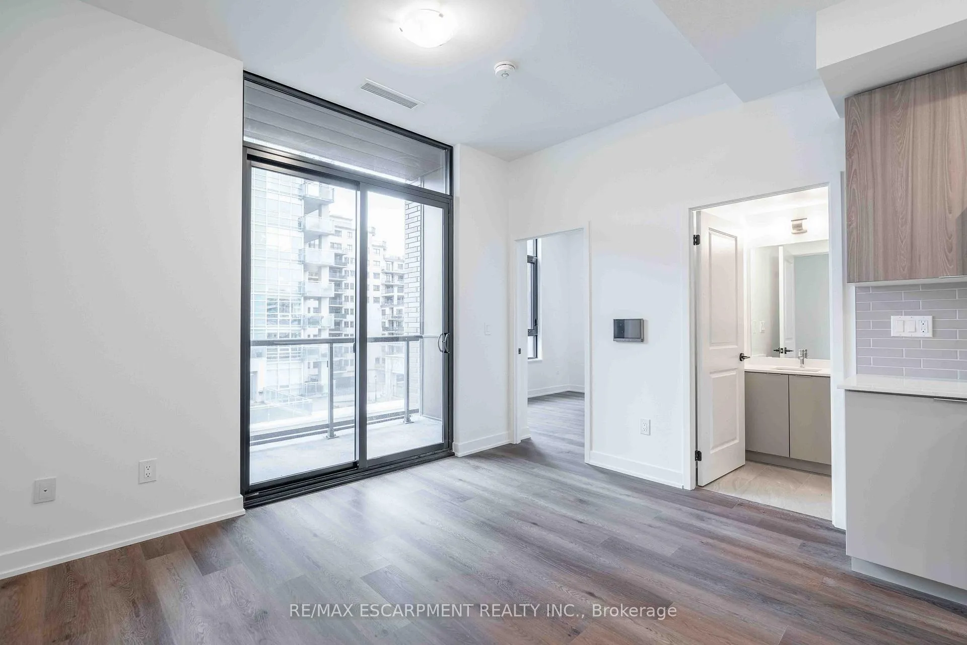 Photo 10 of Unit 416, 2075 Lakeshore Road, Burlington, Brant — HOMEH