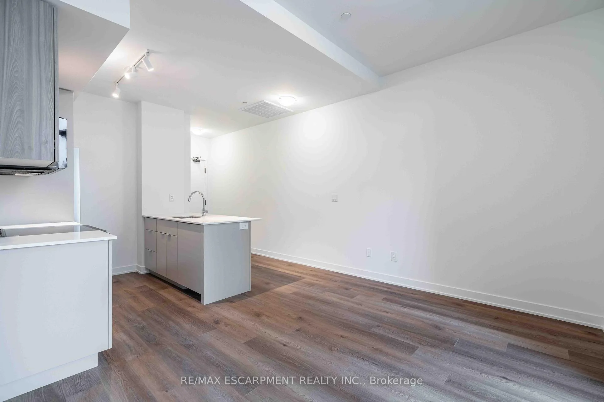 Photo 12 of Unit 416, 2075 Lakeshore Road, Burlington, Brant — HOMEH