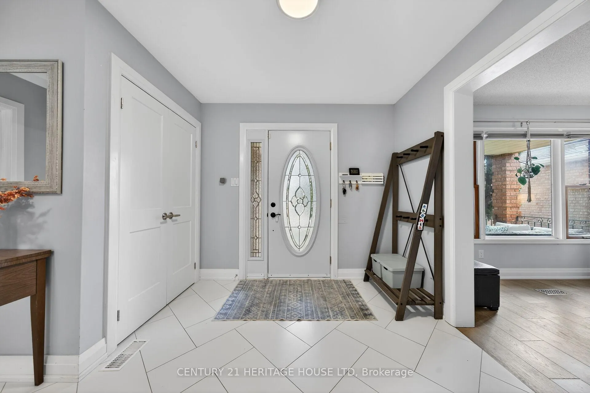 Photo 4 of 3 Bowes Court, Caledon, Bolton West — HOMEH