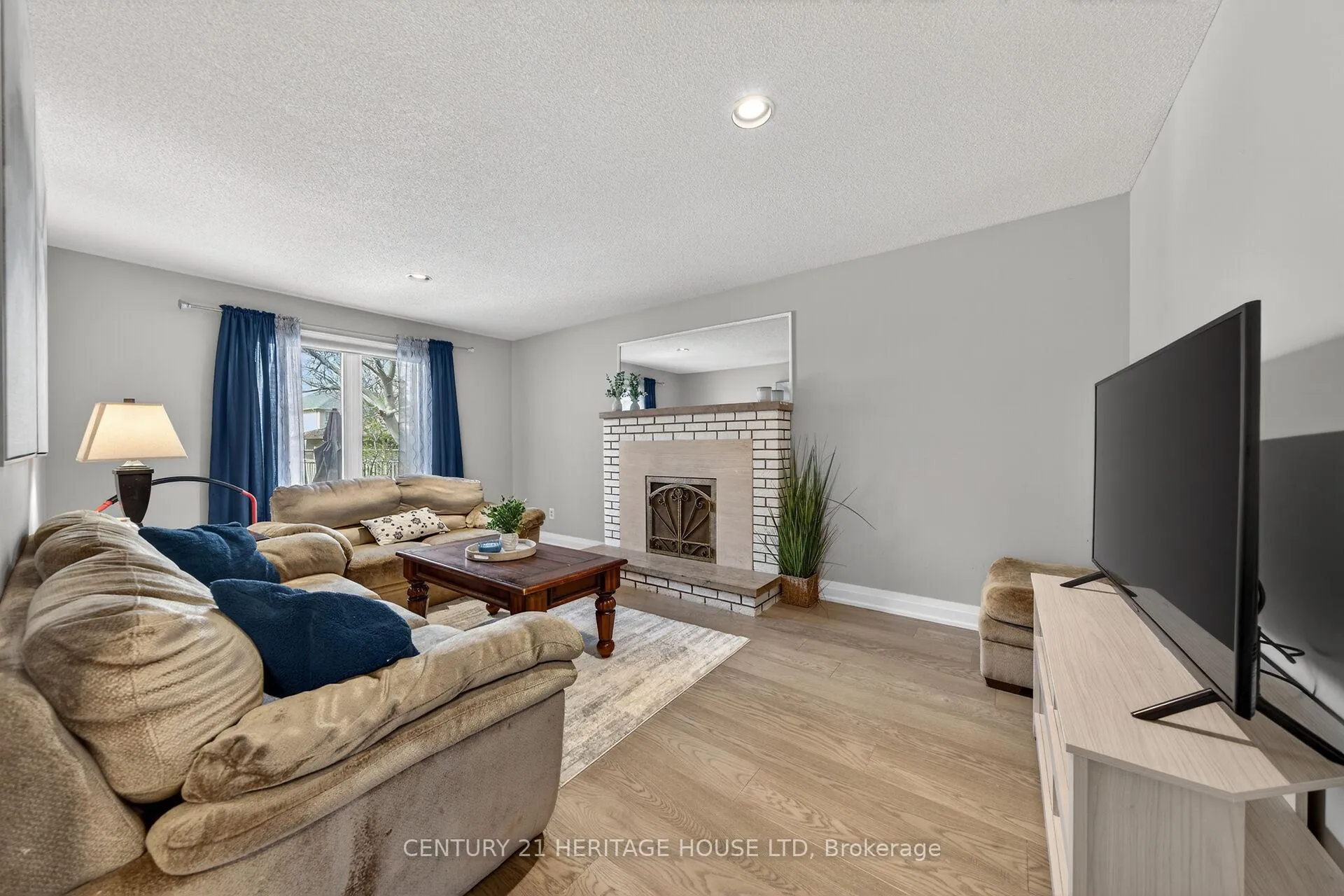 Photo 6 of 3 Bowes Court, Caledon, Bolton West — HOMEH