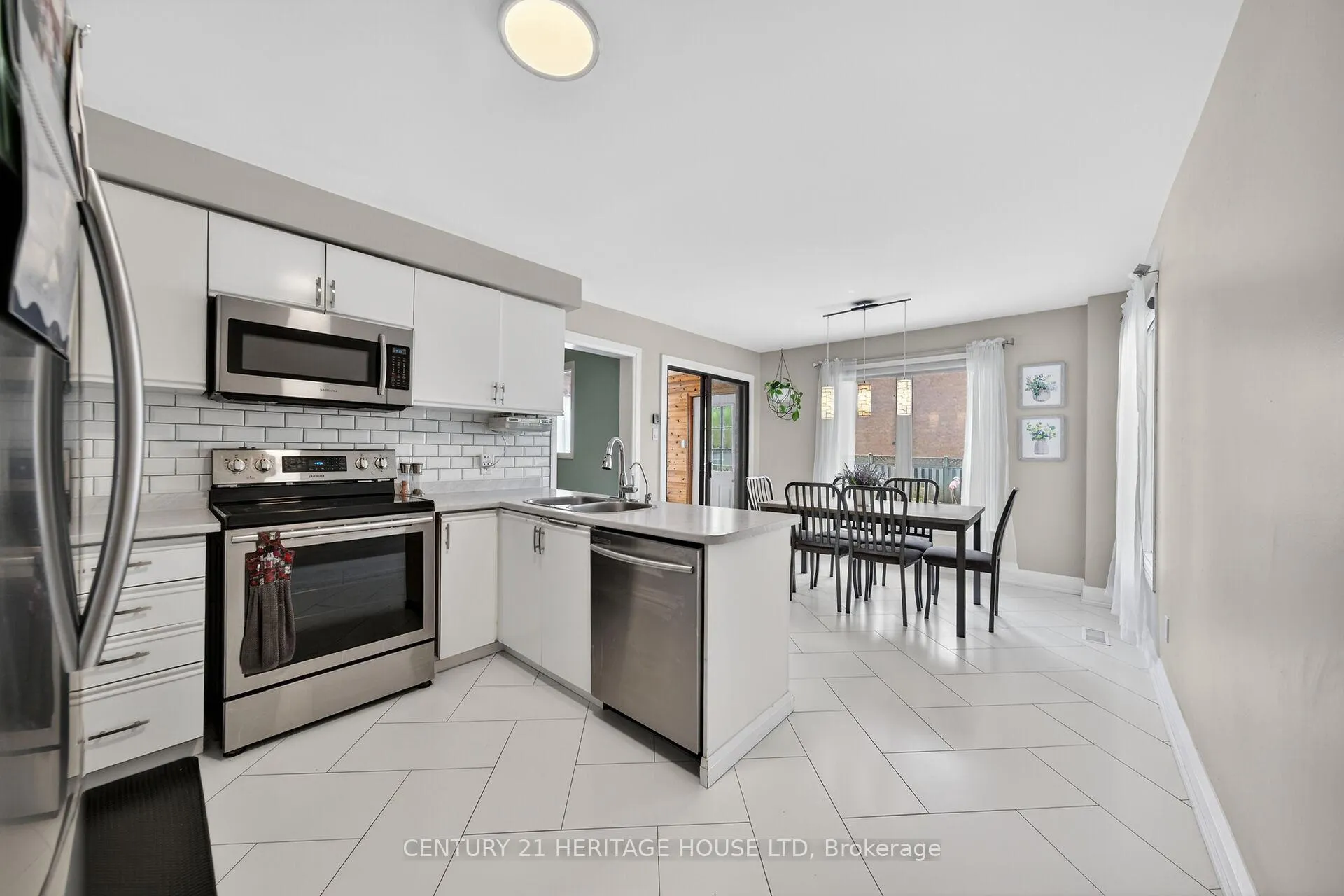 Photo 8 of 3 Bowes Court, Caledon, Bolton West — HOMEH