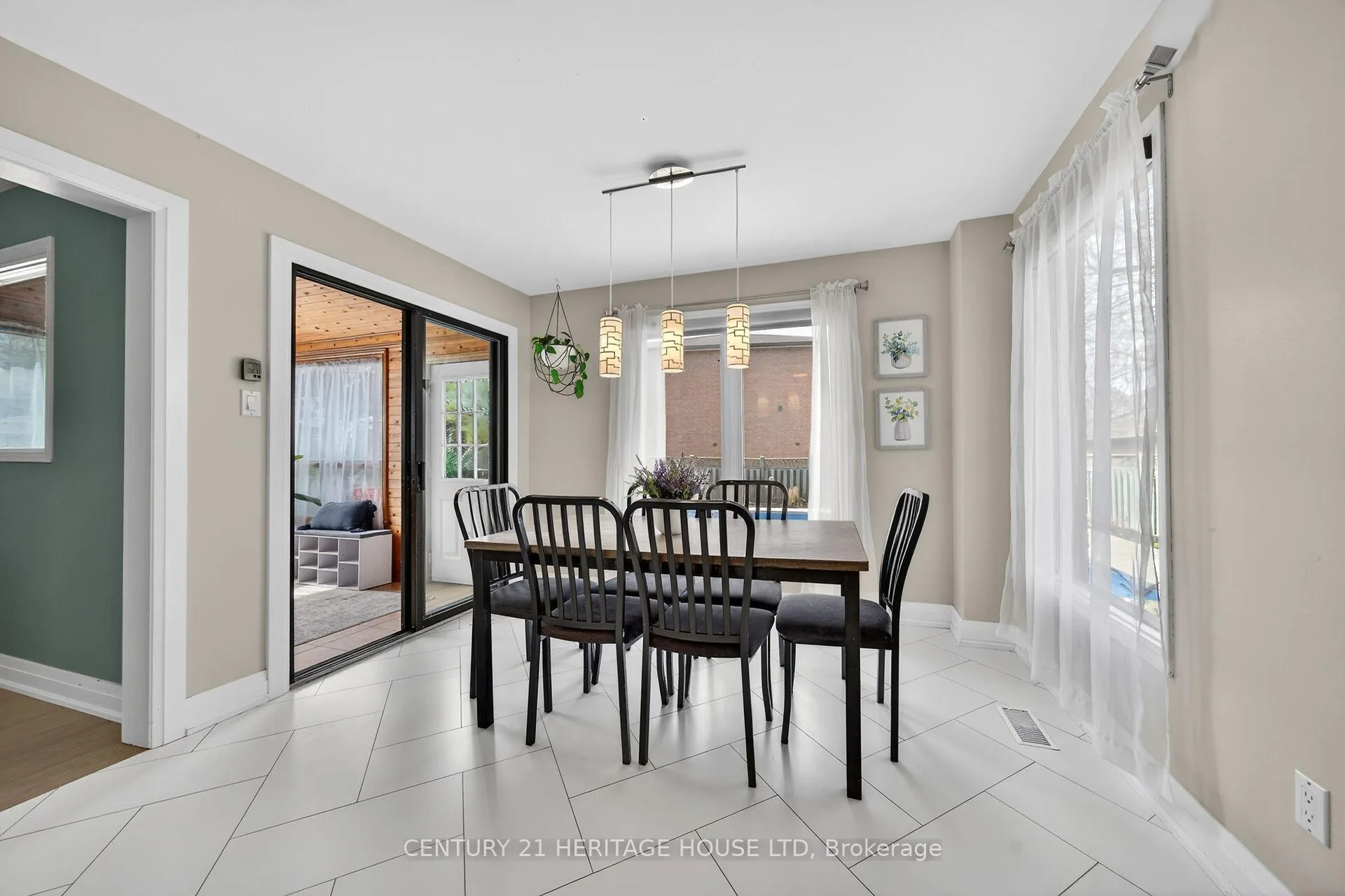 Photo 11 of 3 Bowes Court, Caledon, Bolton West — HOMEH