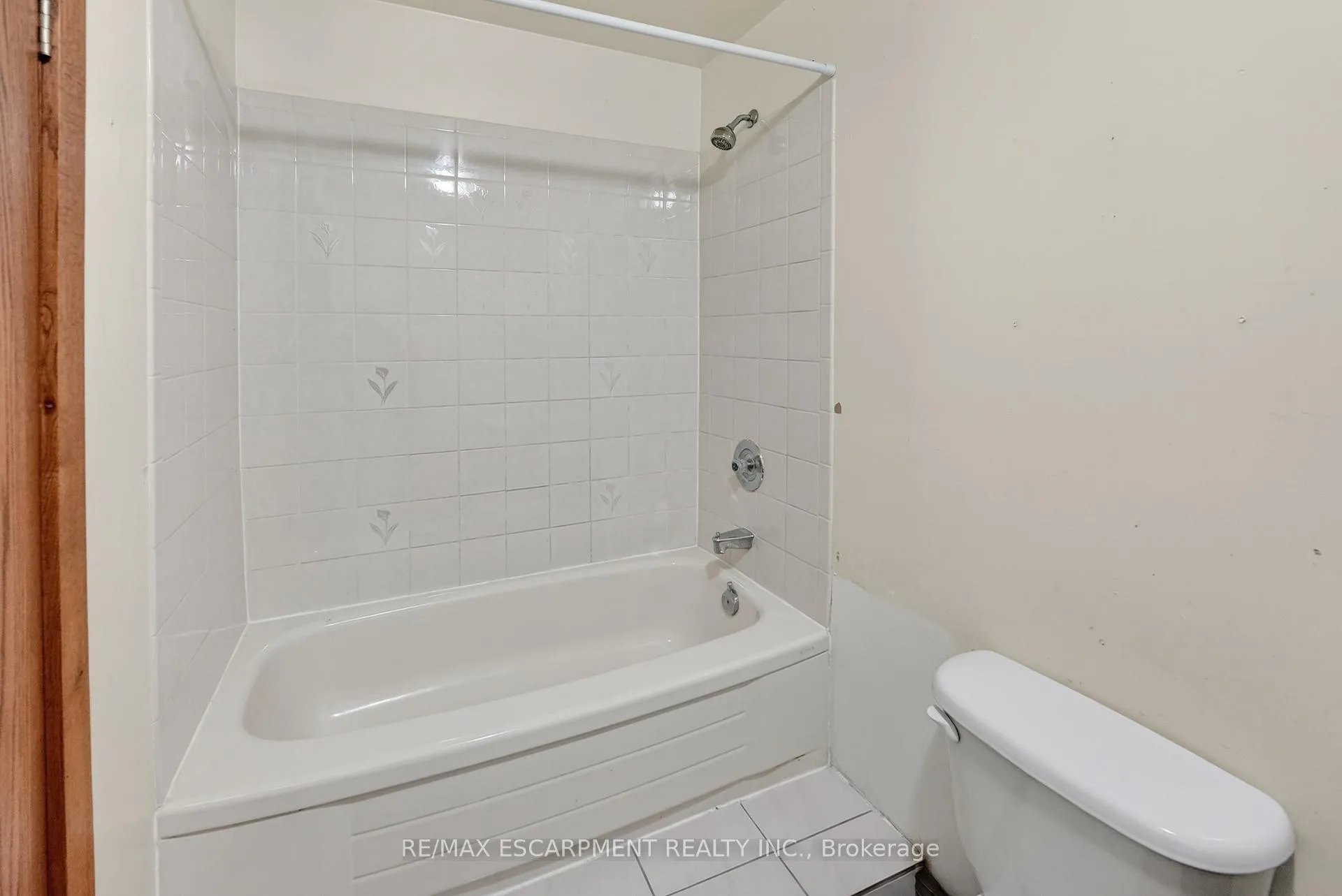 Photo 27 of 61 Mountain Road, Grimsby, Grimsby East — HOMEH