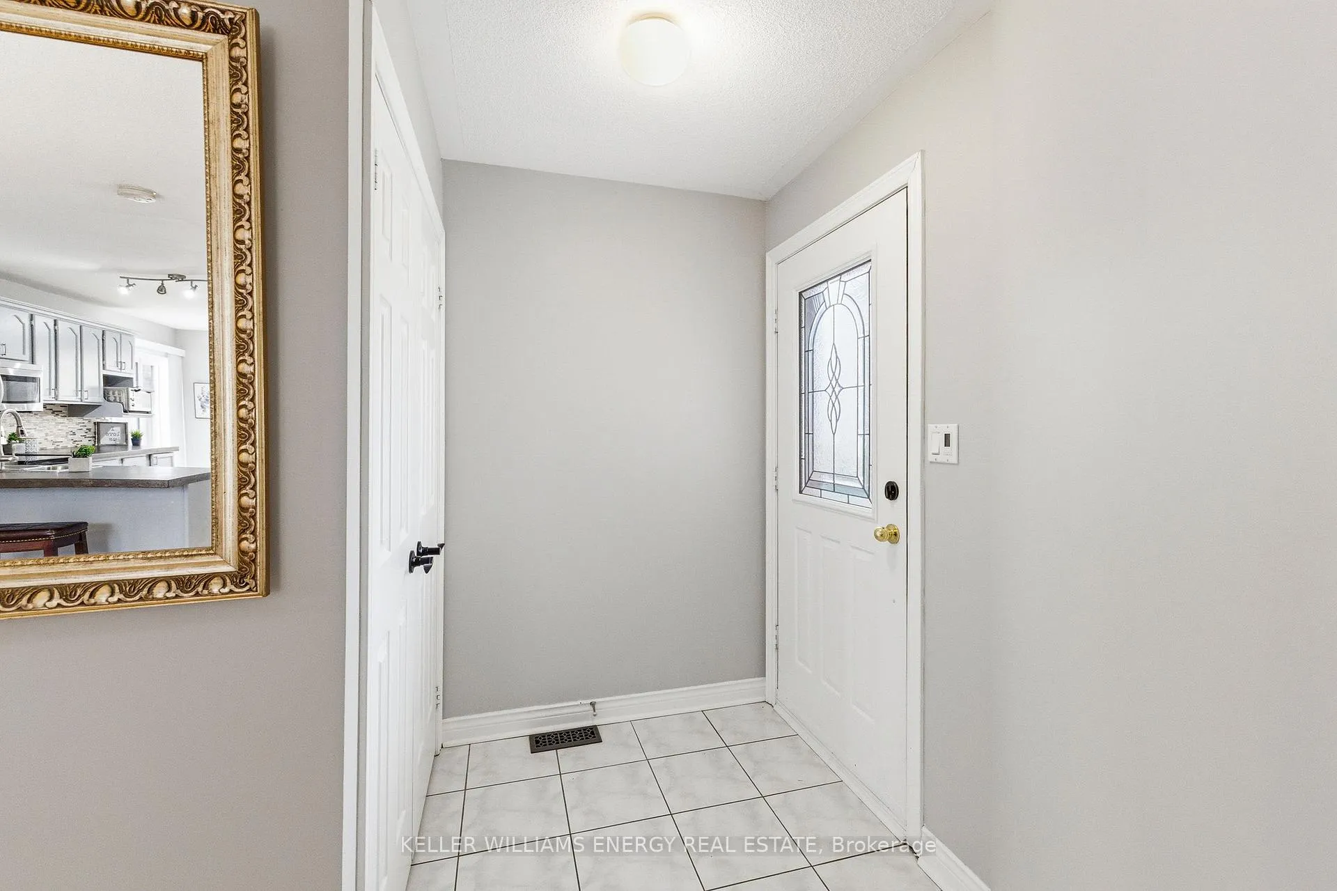 Photo 5 of 86 Rhonda Boulevard, Clarington, Bowmanville — HOMEH