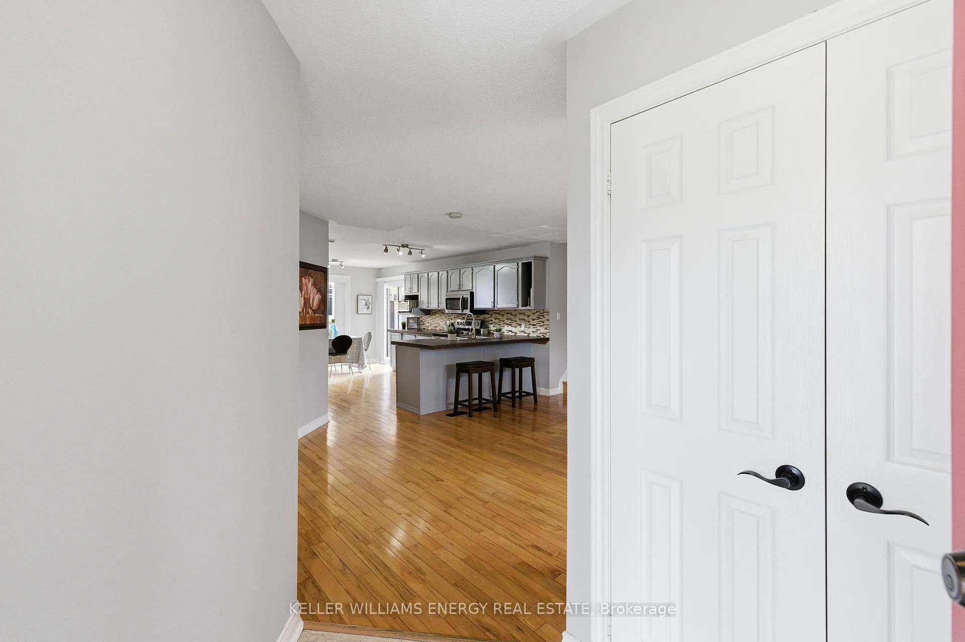 Photo 6 of 86 Rhonda Boulevard, Clarington, Bowmanville — HOMEH
