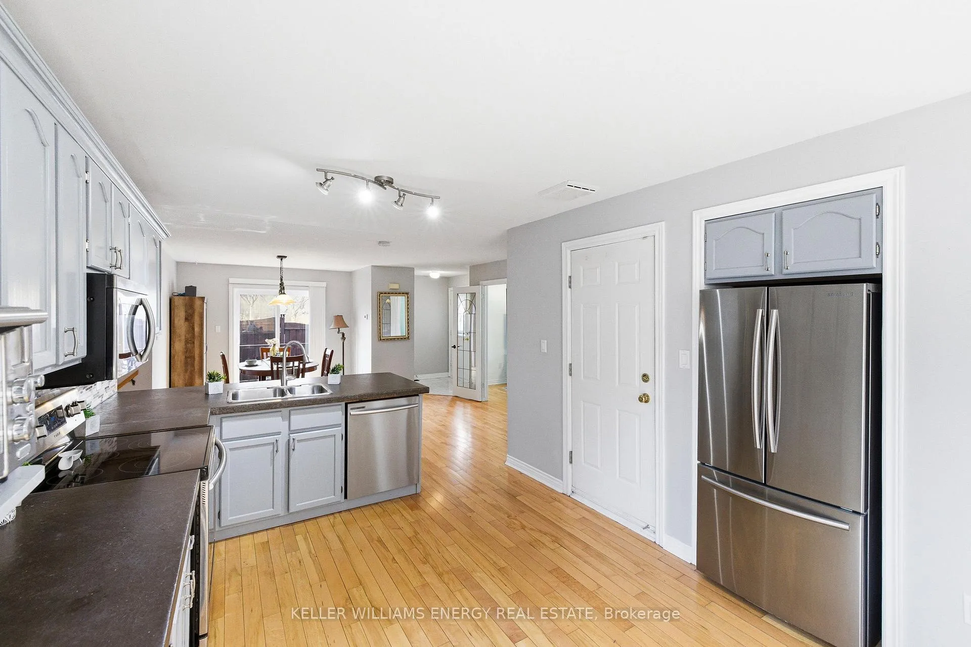 Photo 8 of 86 Rhonda Boulevard, Clarington, Bowmanville — HOMEH