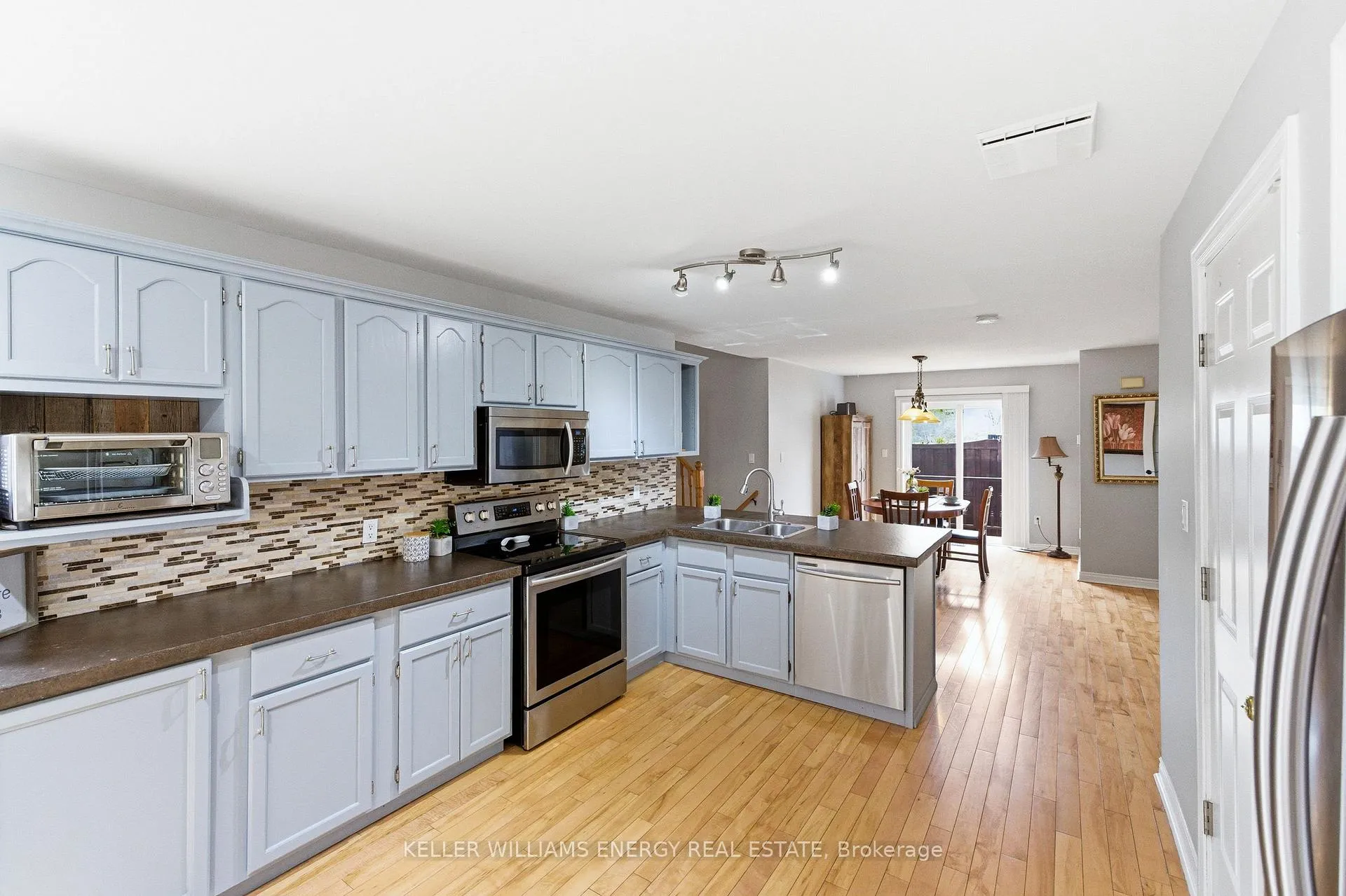Photo 11 of 86 Rhonda Boulevard, Clarington, Bowmanville — HOMEH