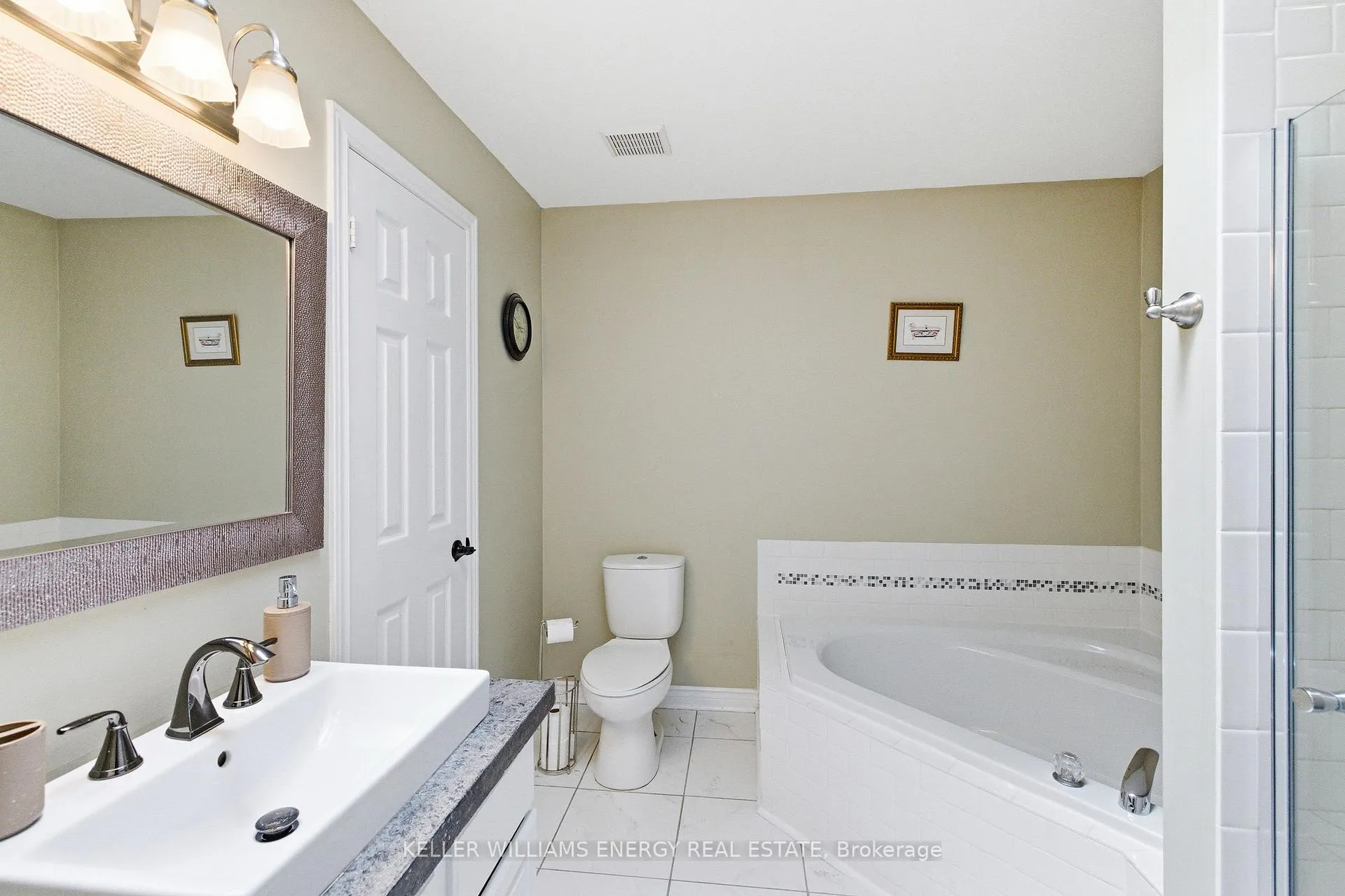 Photo 20 of 86 Rhonda Boulevard, Clarington, Bowmanville — HOMEH