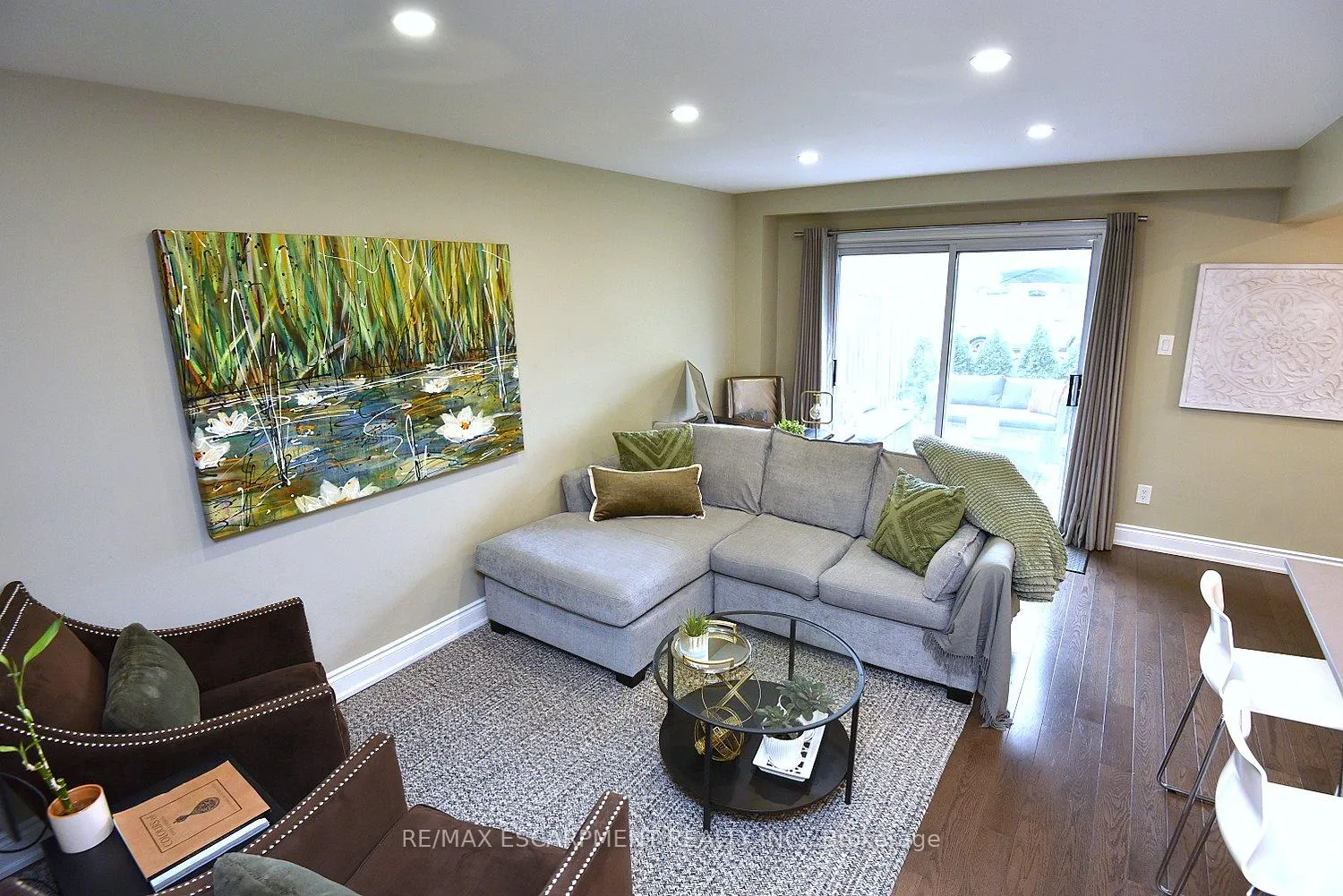 Photo 3 of Unit 1, 477 Woodview Road, Burlington, Roseland — HOMEH