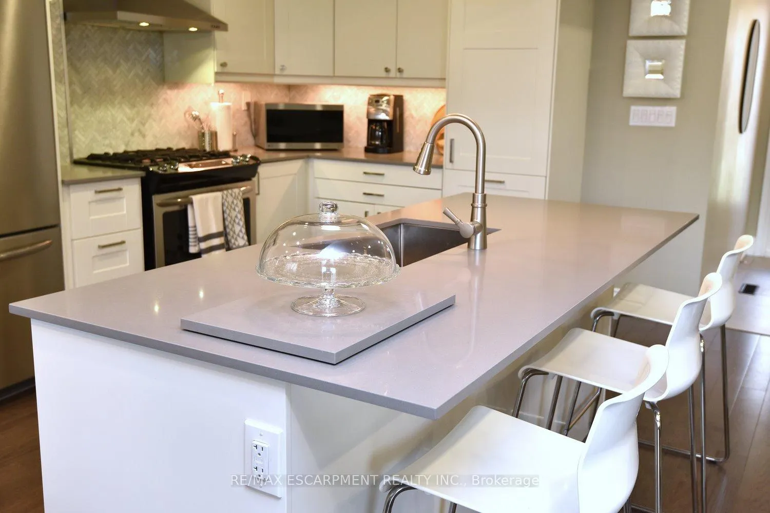 Photo 8 of Unit 1, 477 Woodview Road, Burlington, Roseland — HOMEH