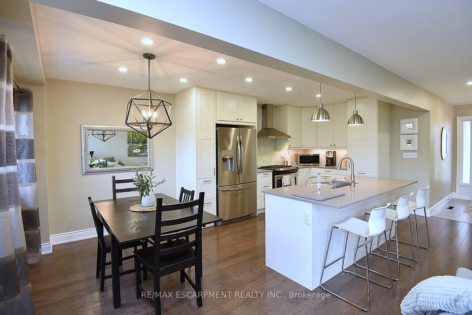 Photo 10 of Unit 1, 477 Woodview Road, Burlington, Roseland — HOMEH
