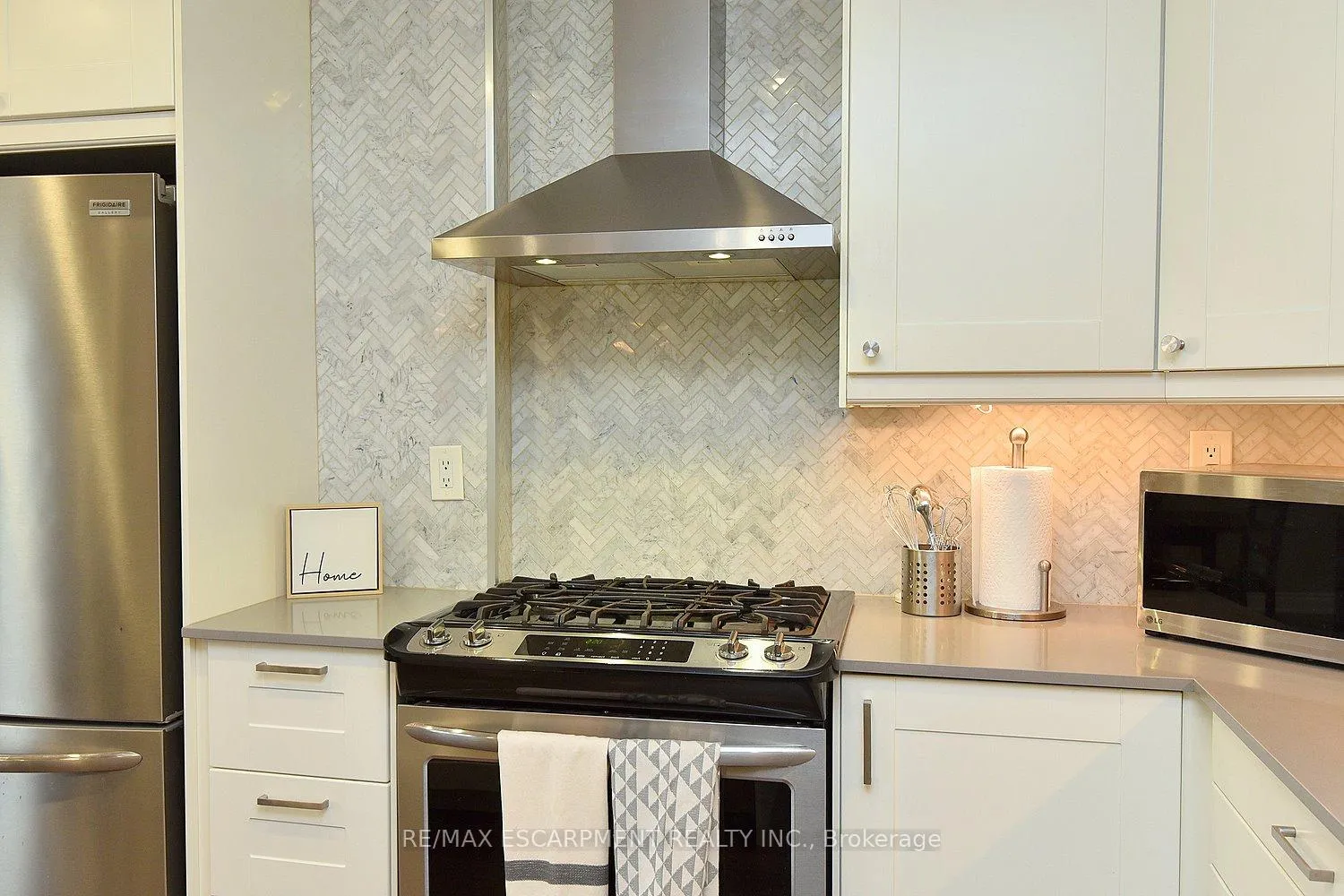 Photo 11 of Unit 1, 477 Woodview Road, Burlington, Roseland — HOMEH