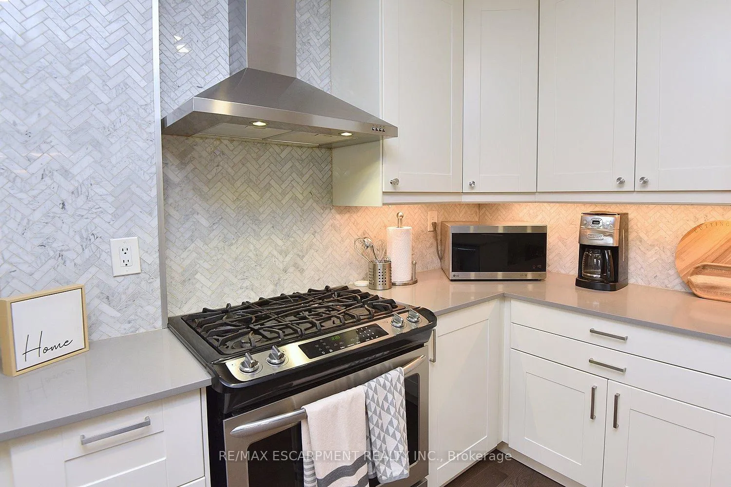 Photo 12 of Unit 1, 477 Woodview Road, Burlington, Roseland — HOMEH