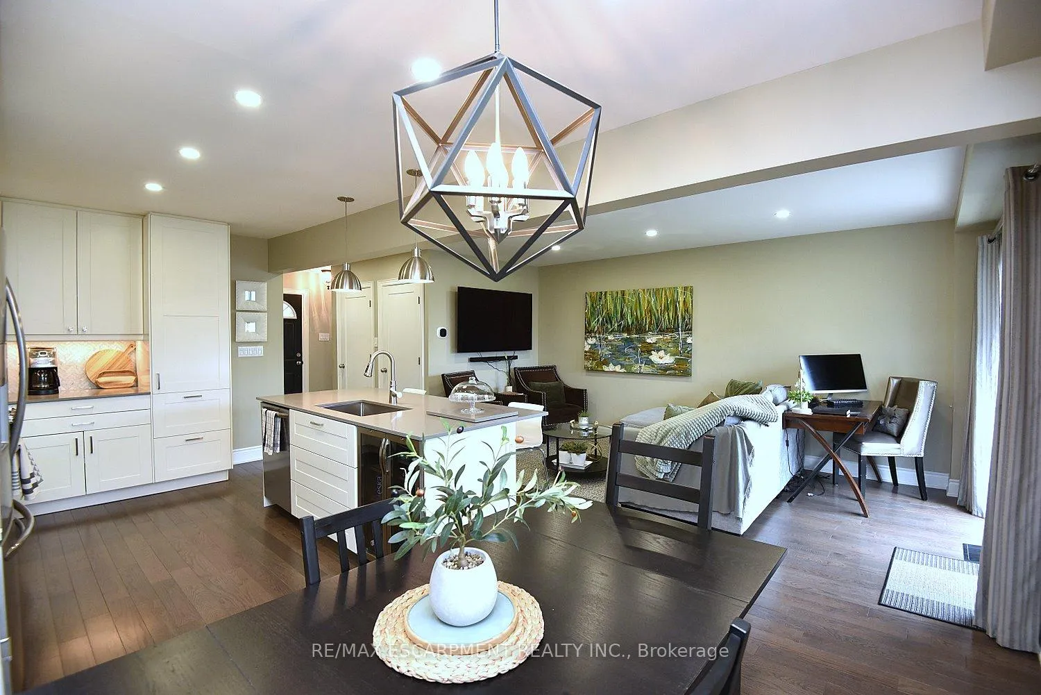 Photo 13 of Unit 1, 477 Woodview Road, Burlington, Roseland — HOMEH