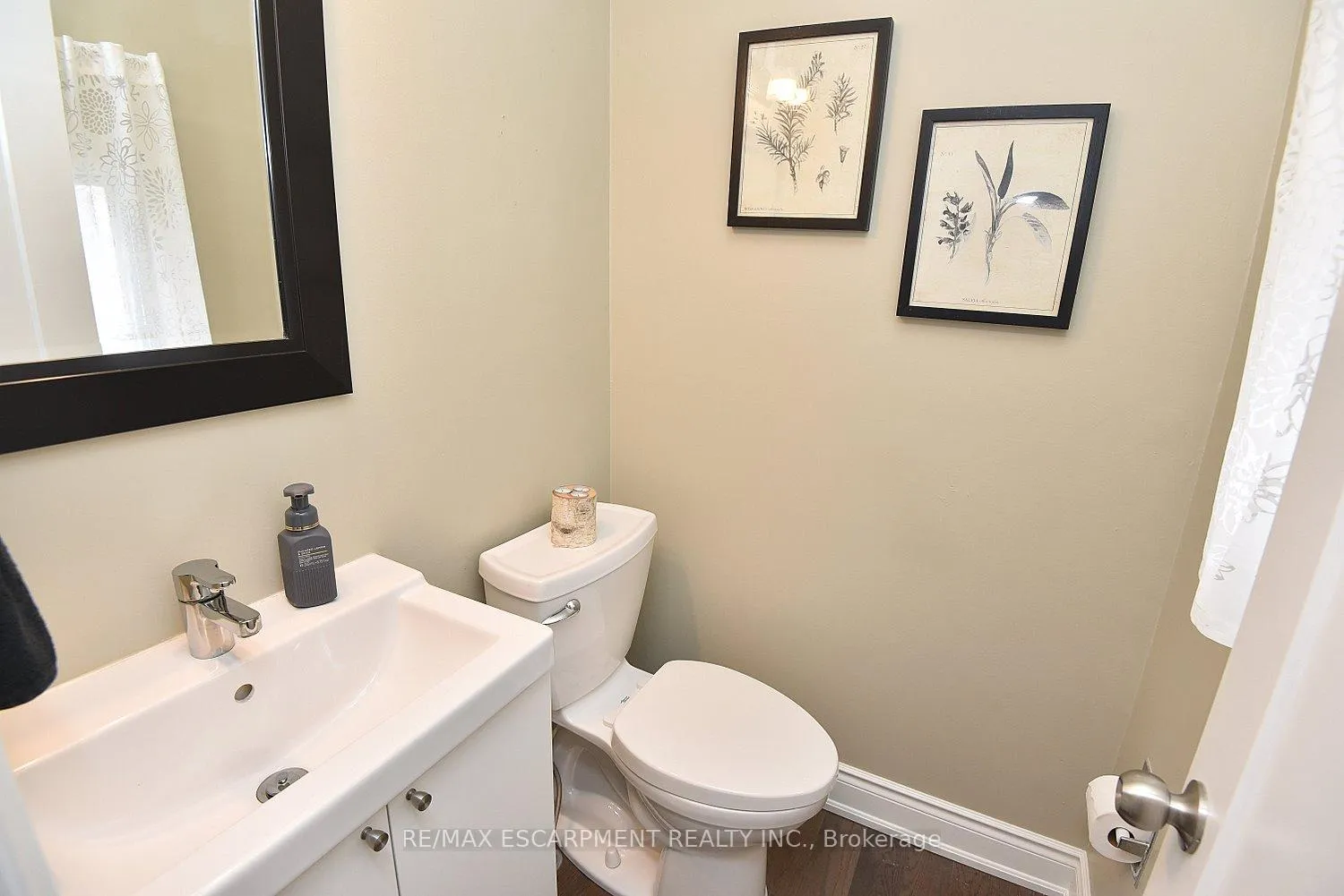 Photo 17 of Unit 1, 477 Woodview Road, Burlington, Roseland — HOMEH