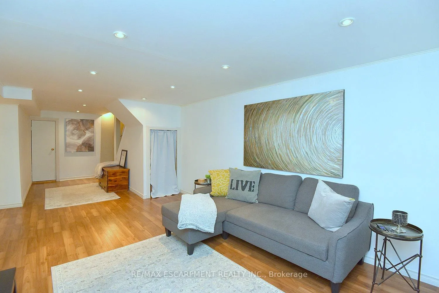 Photo 26 of Unit 1, 477 Woodview Road, Burlington, Roseland — HOMEH