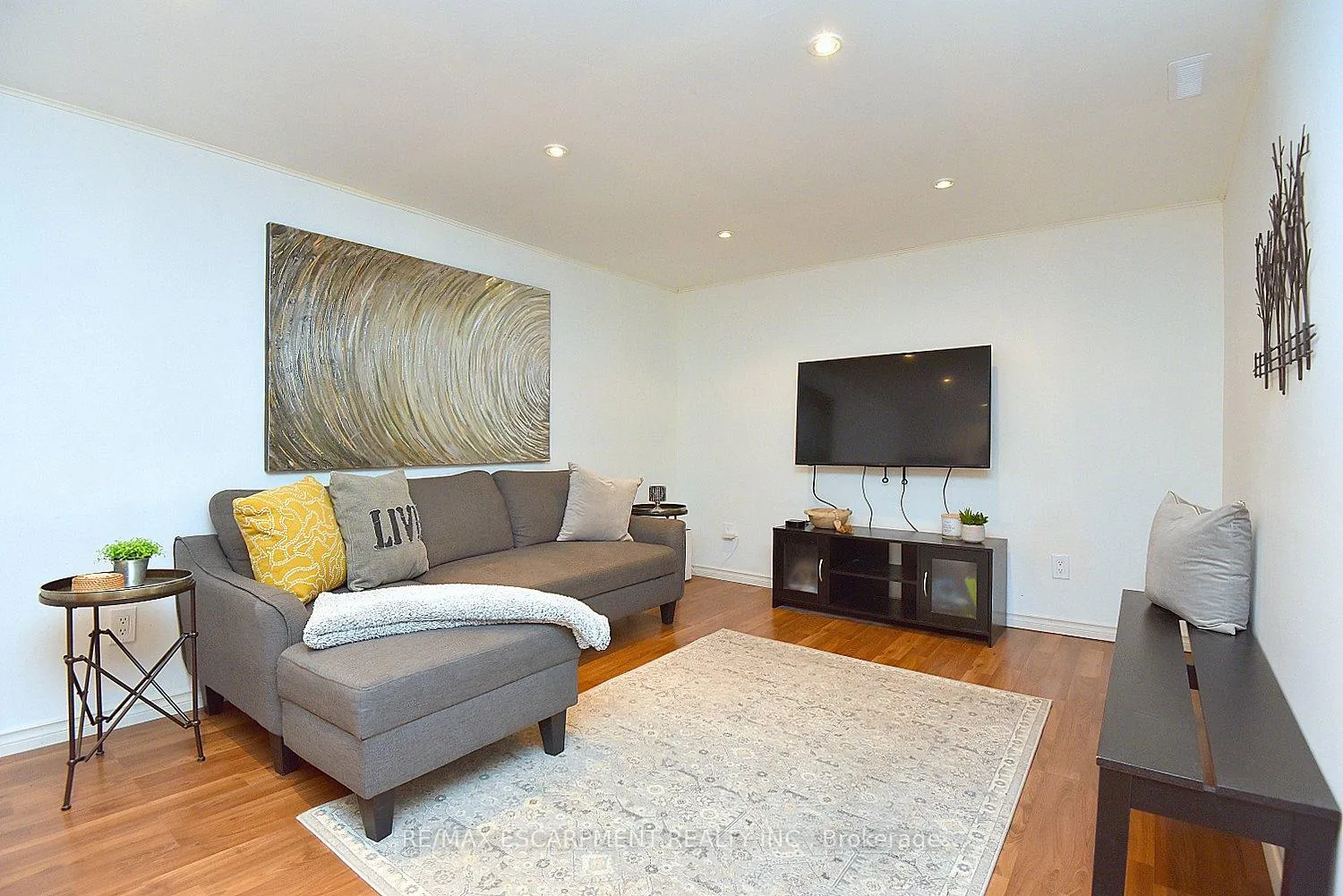 Photo 27 of Unit 1, 477 Woodview Road, Burlington, Roseland — HOMEH