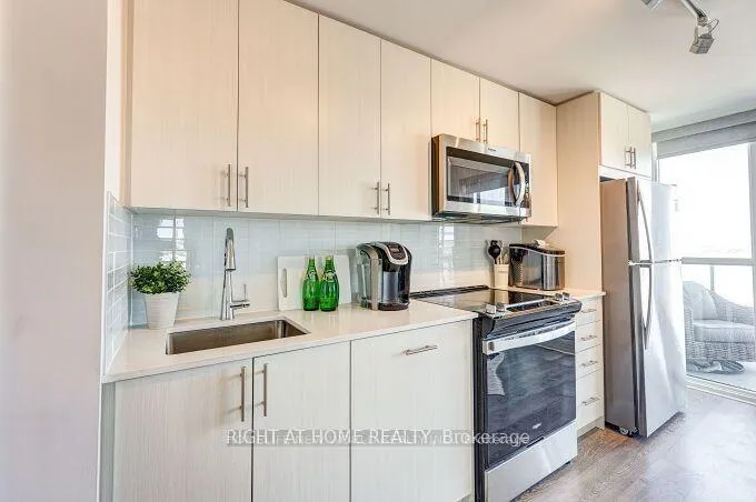 Photo 2 of Unit 1807, 2550 Simcoe Street N, Oshawa, Windfields — HOMEH