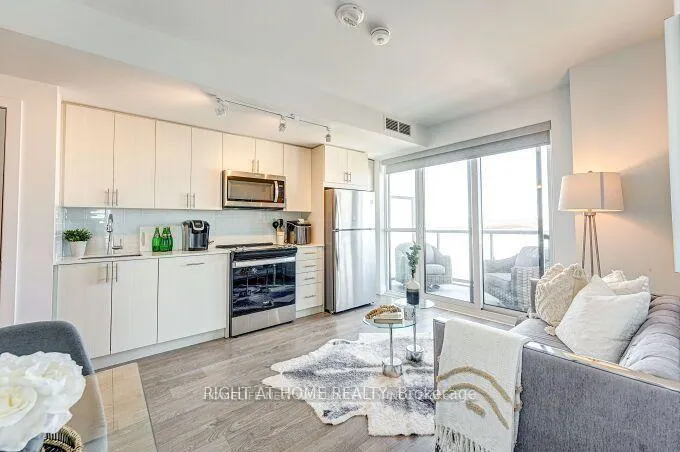 Photo 5 of Unit 1807, 2550 Simcoe Street N, Oshawa, Windfields — HOMEH