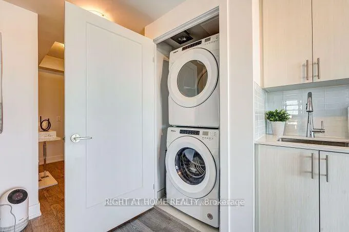 Photo 11 of Unit 1807, 2550 Simcoe Street N, Oshawa, Windfields — HOMEH