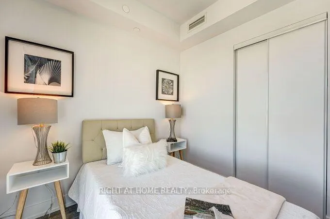 Photo 15 of Unit 1807, 2550 Simcoe Street N, Oshawa, Windfields — HOMEH