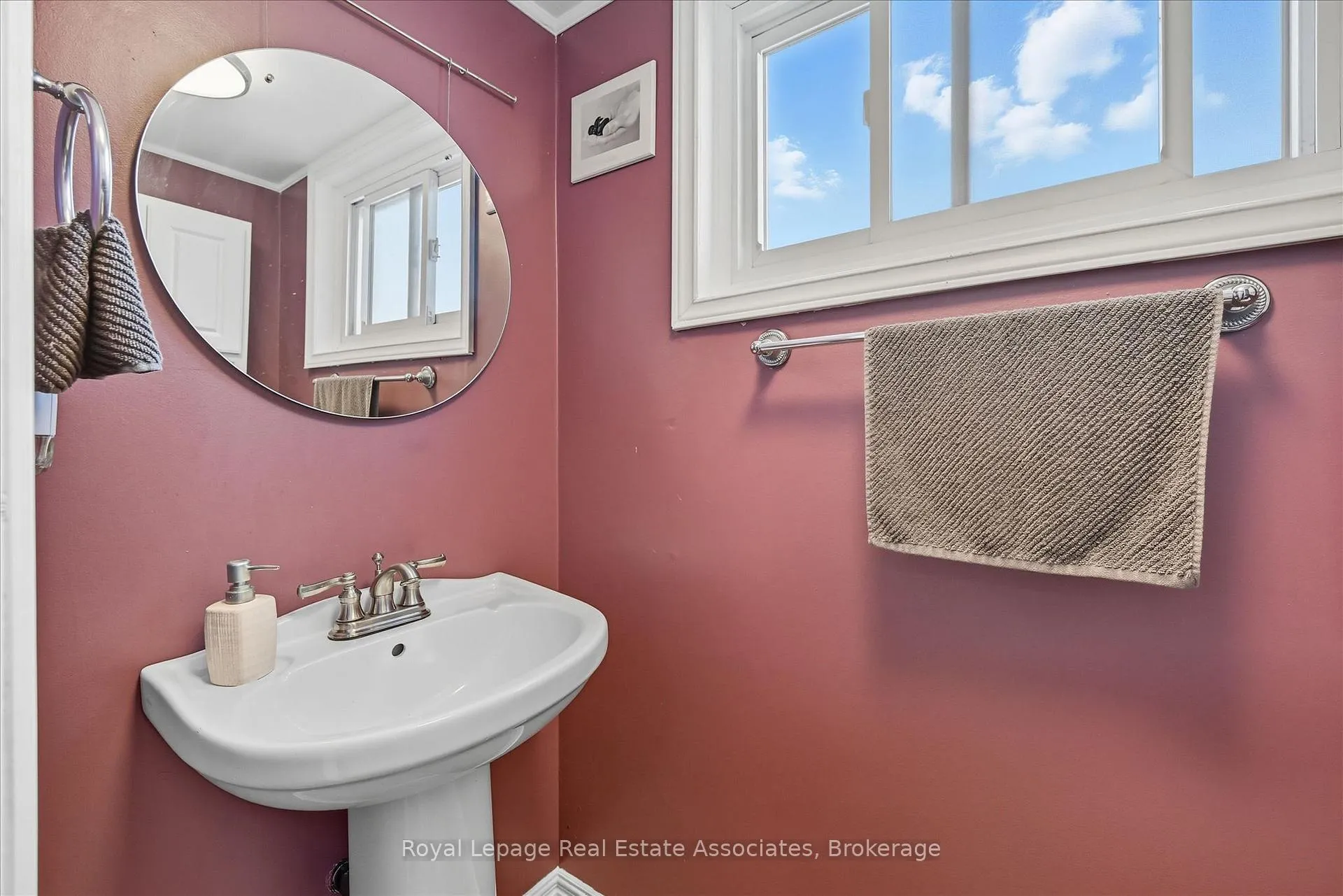 Photo 21 of 107 Billington Crescent, Hamilton, Berrisfield — HOMEH