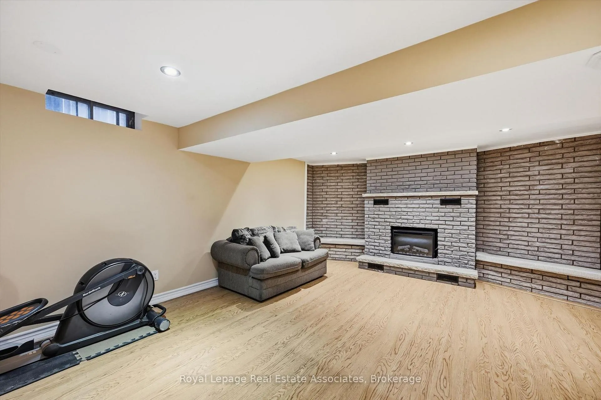 Photo 37 of 107 Billington Crescent, Hamilton, Berrisfield — HOMEH