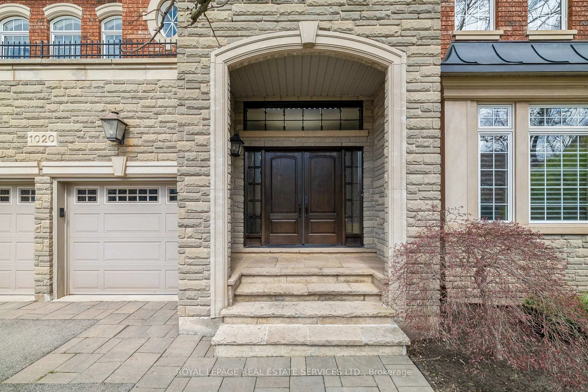 Photo 2 of 1020 Valley Crest Circle, Oakville, River Oaks — HOMEH