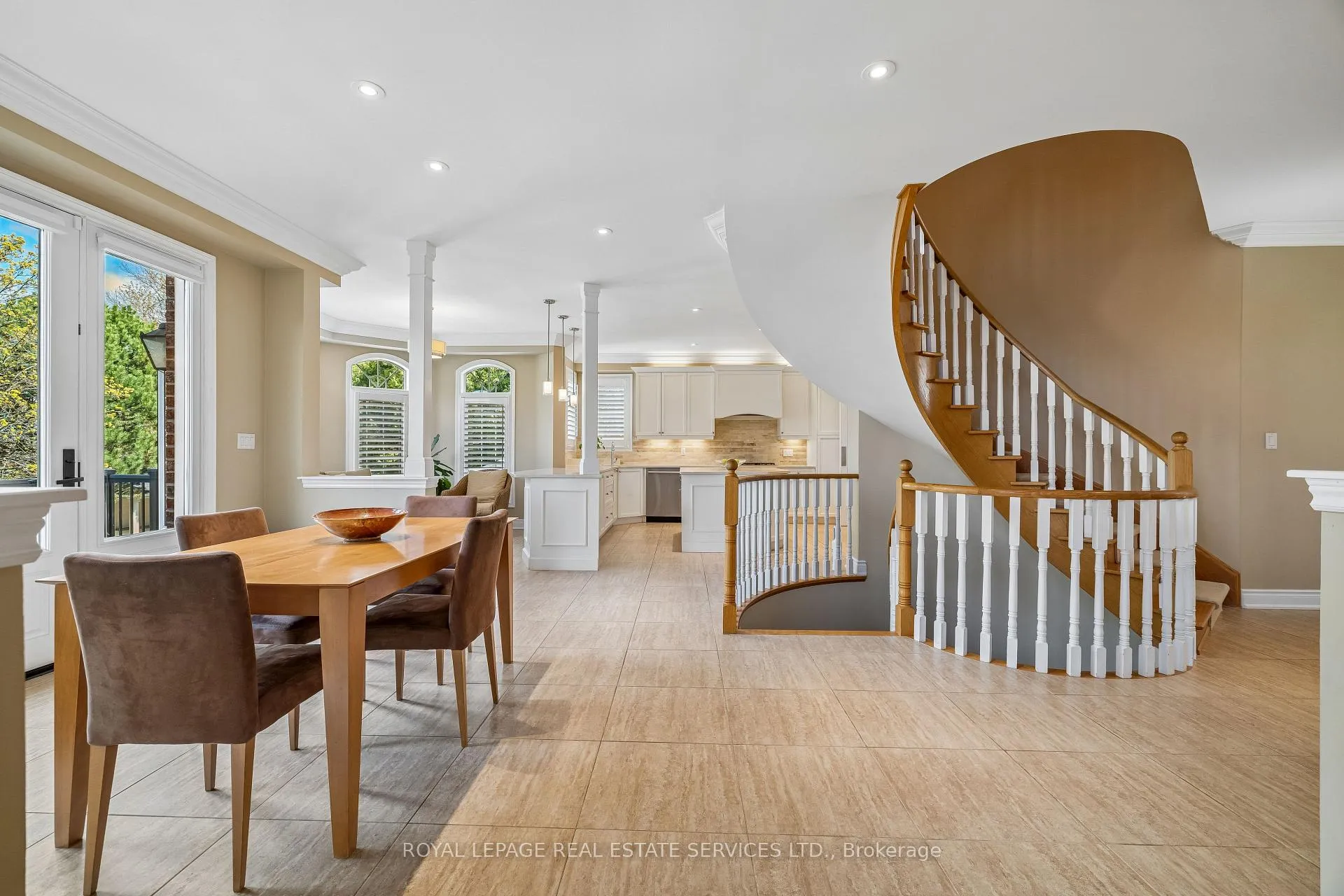 Photo 8 of 1020 Valley Crest Circle, Oakville, River Oaks — HOMEH