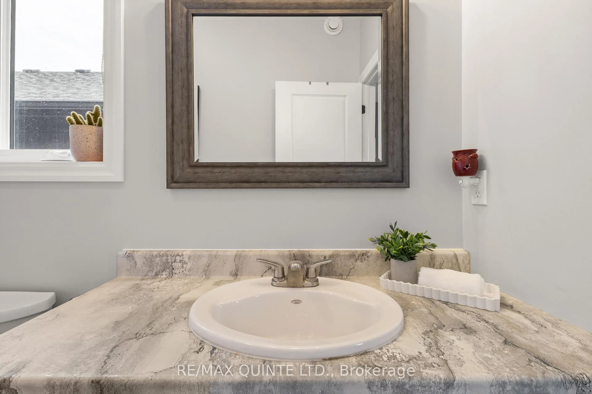 Photo 35 of 126 Northumberland Boulevard, Quinte West, Murray Ward — HOMEH