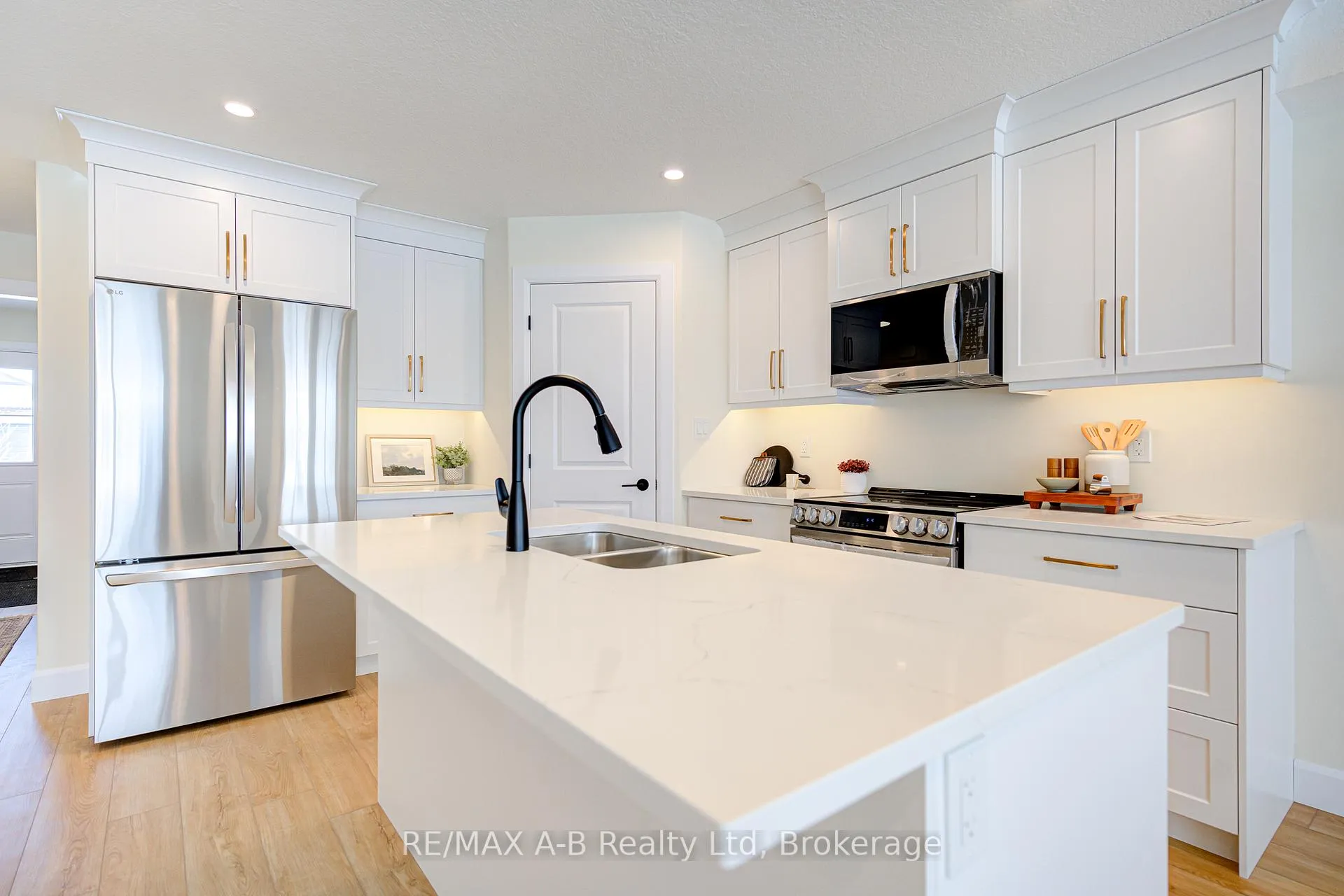 Photo 8 of 30 Linda Drive, Huron East, Seaforth — HOMEH
