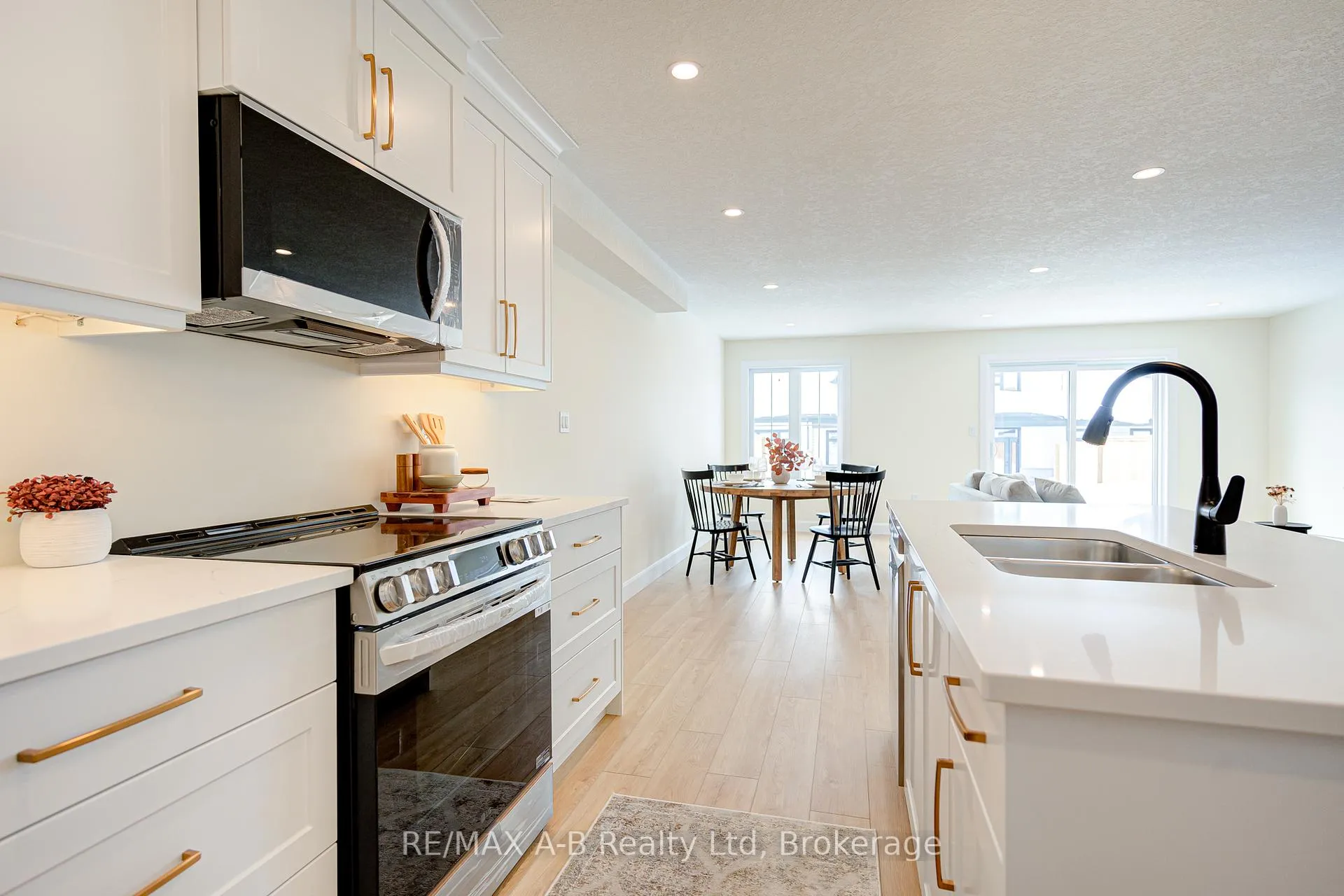 Photo 12 of 30 Linda Drive, Huron East, Seaforth — HOMEH