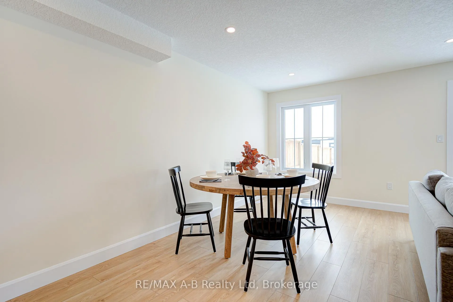 Photo 13 of 30 Linda Drive, Huron East, Seaforth — HOMEH