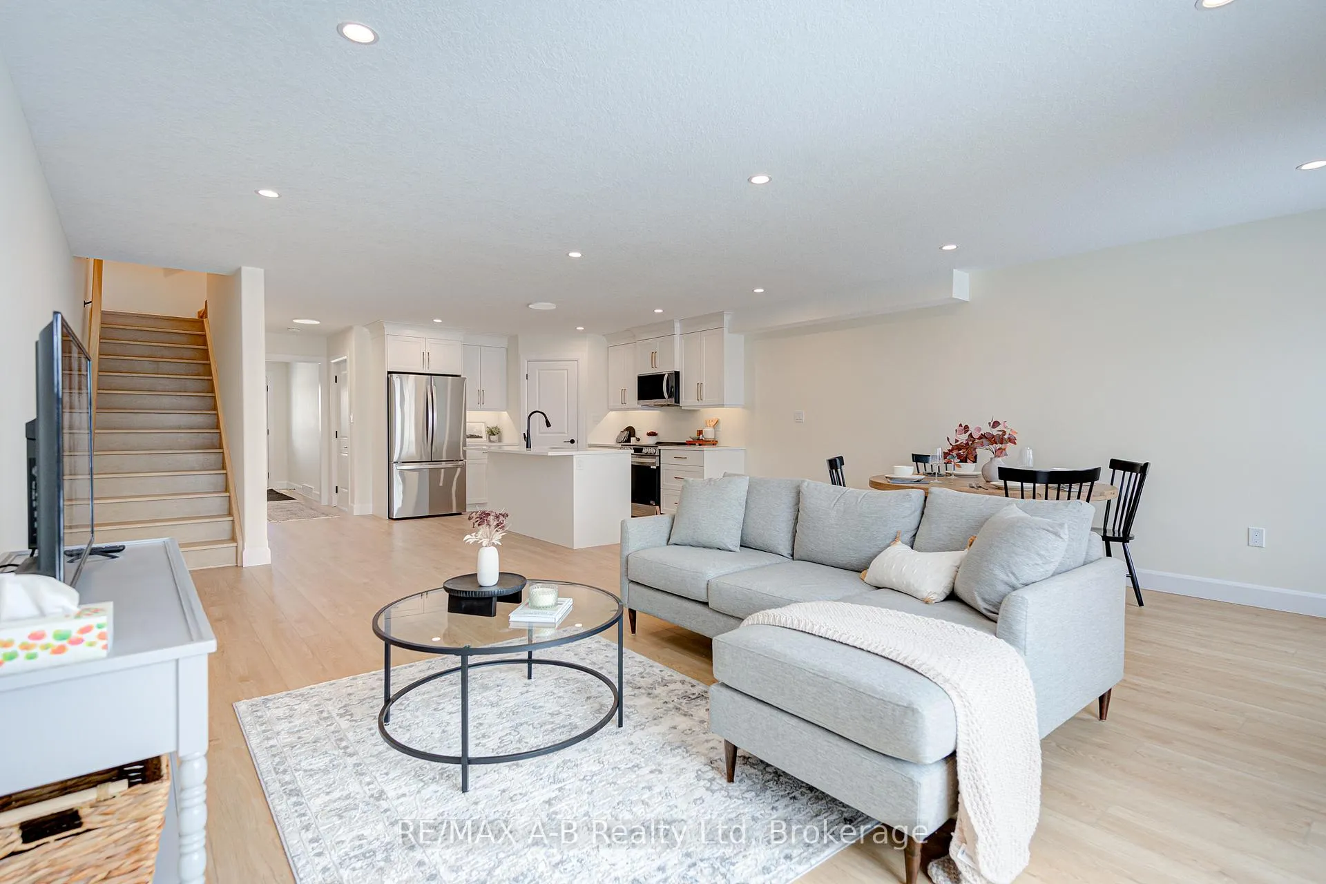 Photo 17 of 30 Linda Drive, Huron East, Seaforth — HOMEH