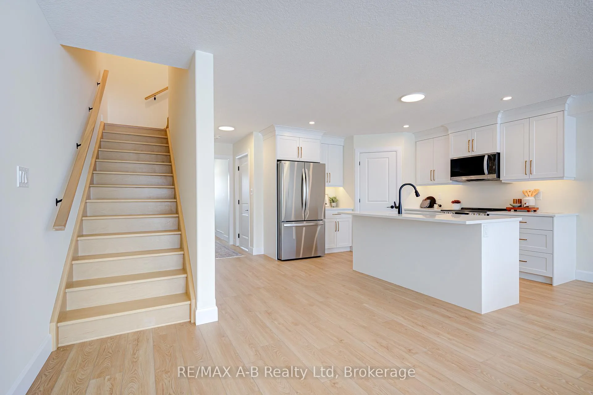 Photo 18 of 30 Linda Drive, Huron East, Seaforth — HOMEH